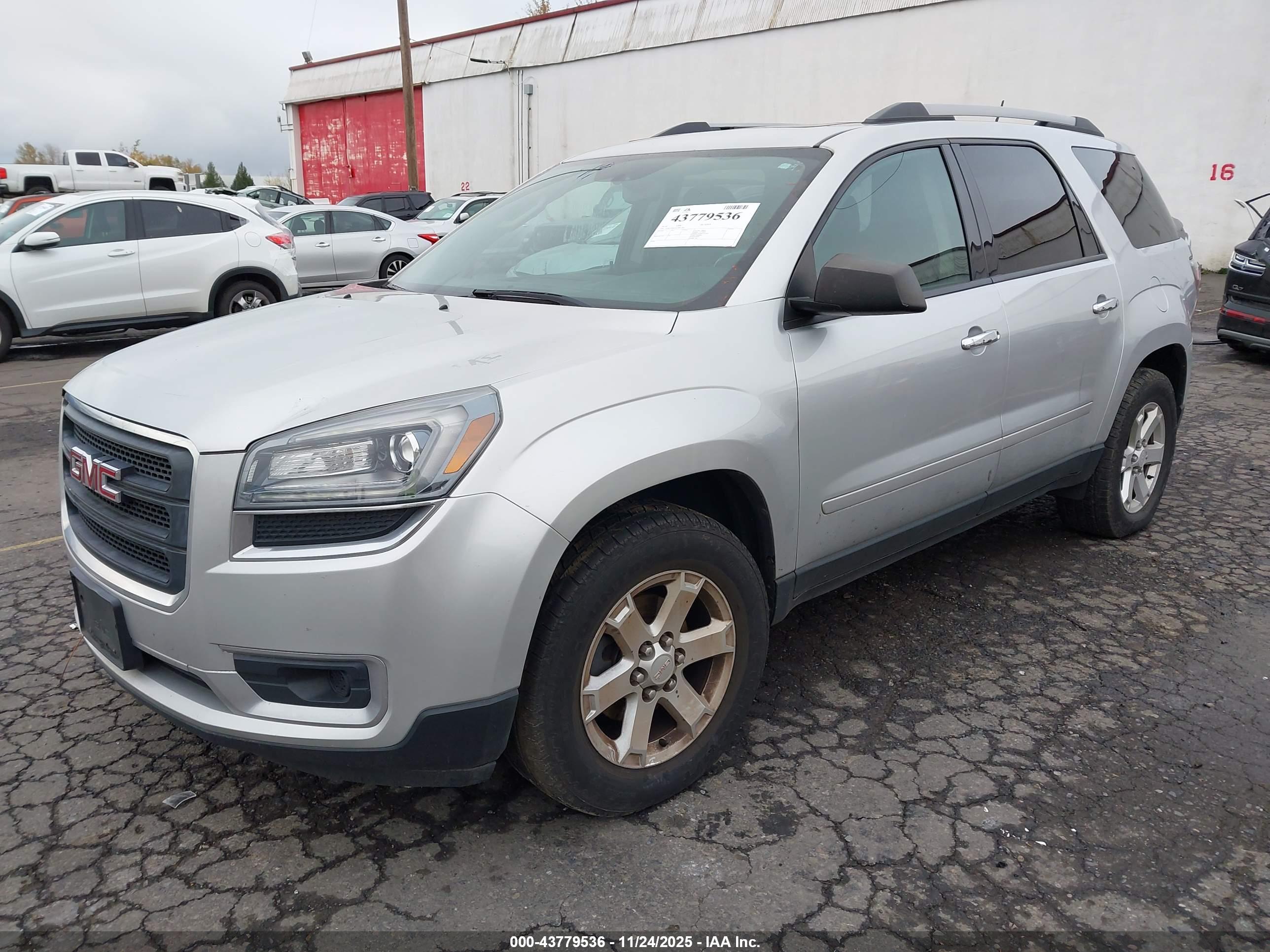 GMC ACADIA image 2