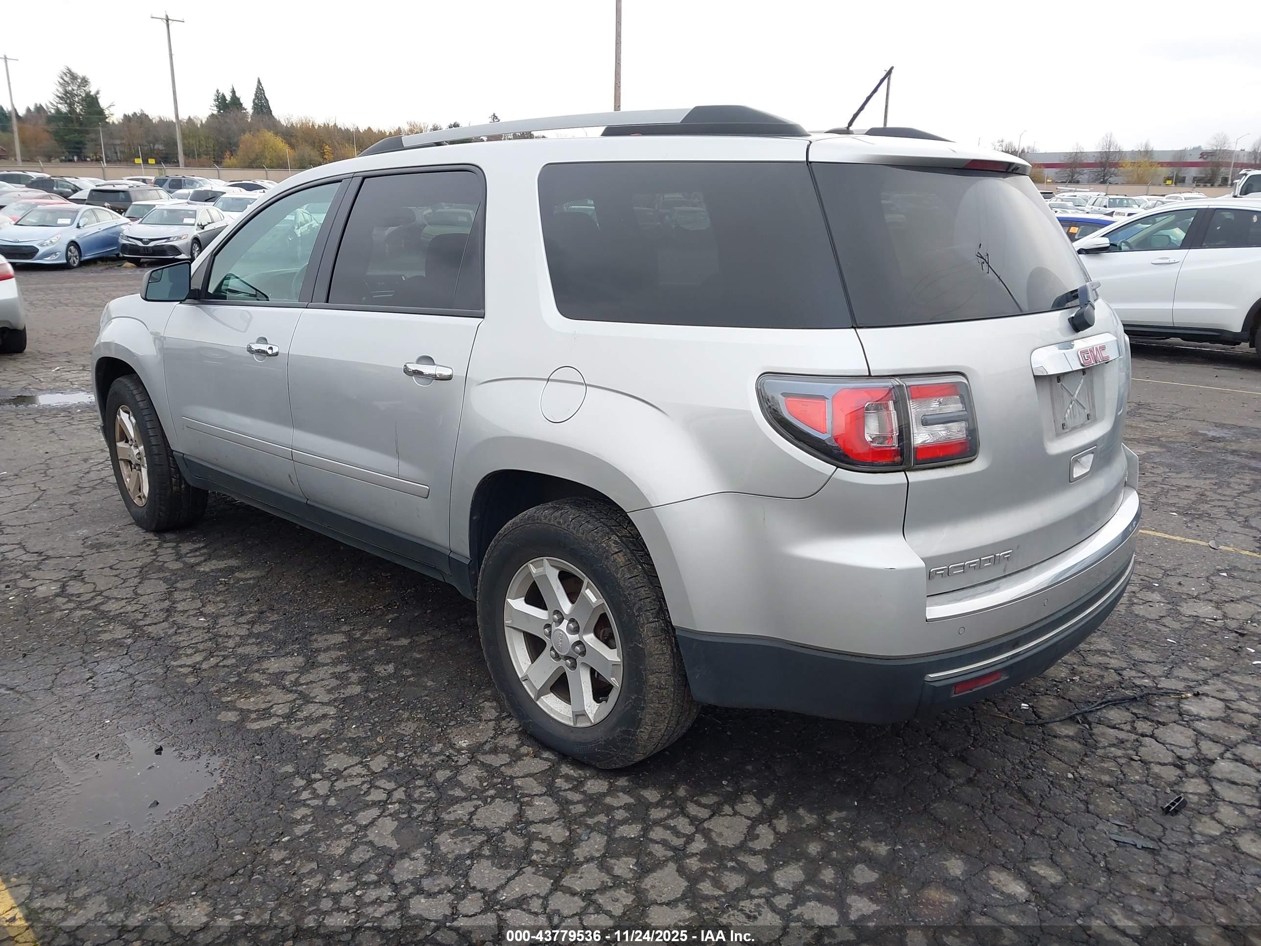 GMC ACADIA image 3