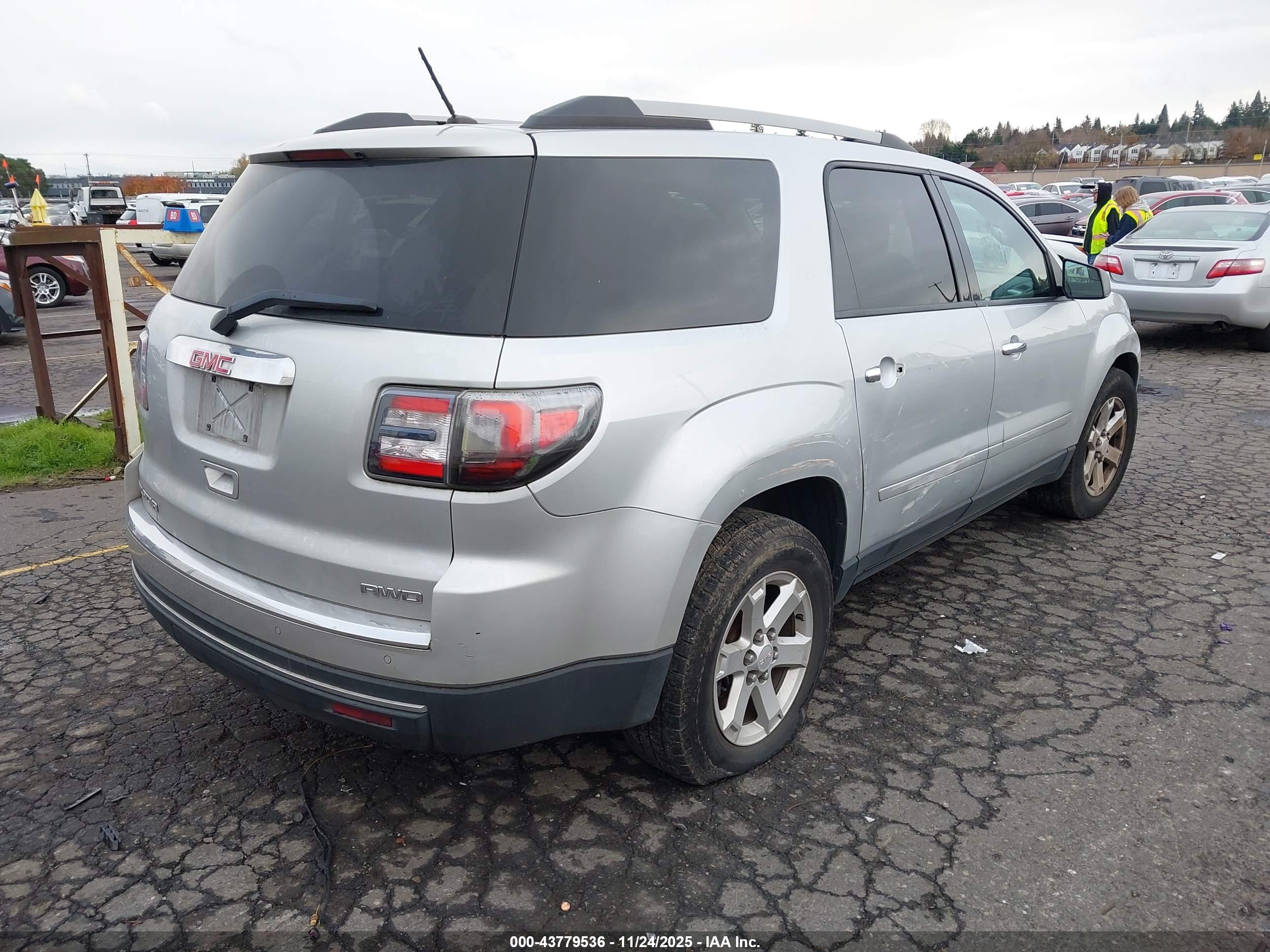 GMC ACADIA image 4