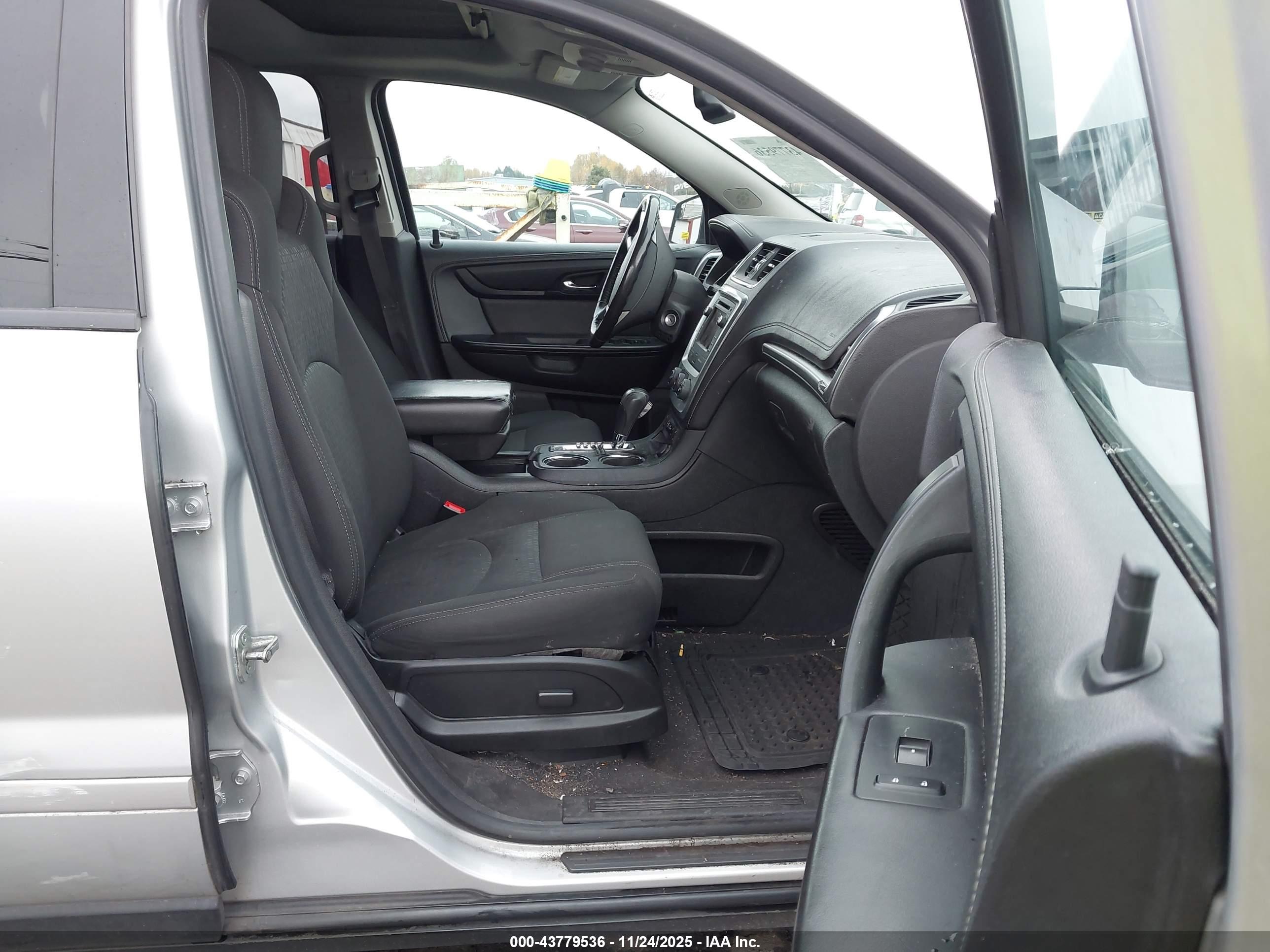 GMC ACADIA image 5