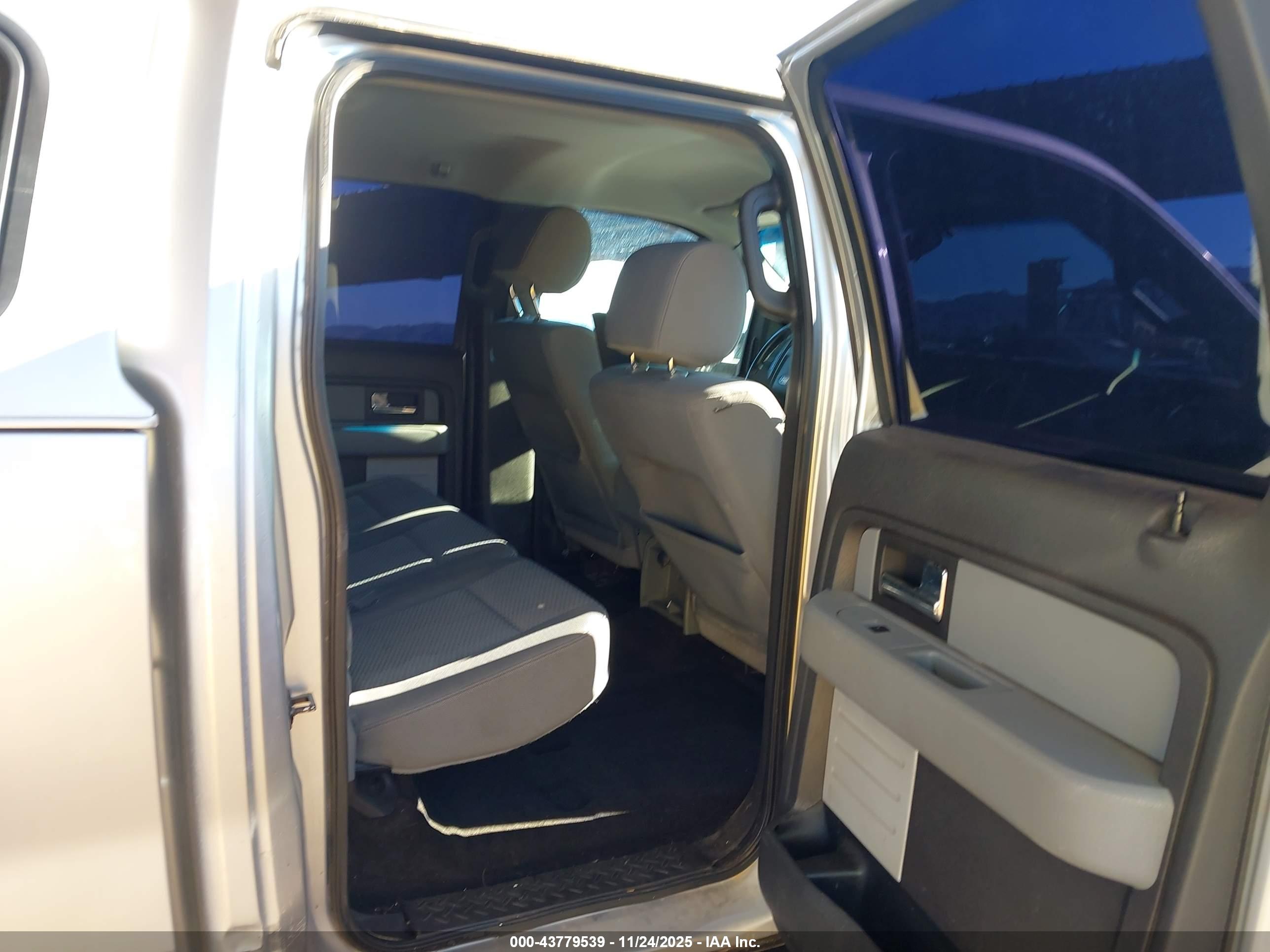 FORD F-150 image 8
