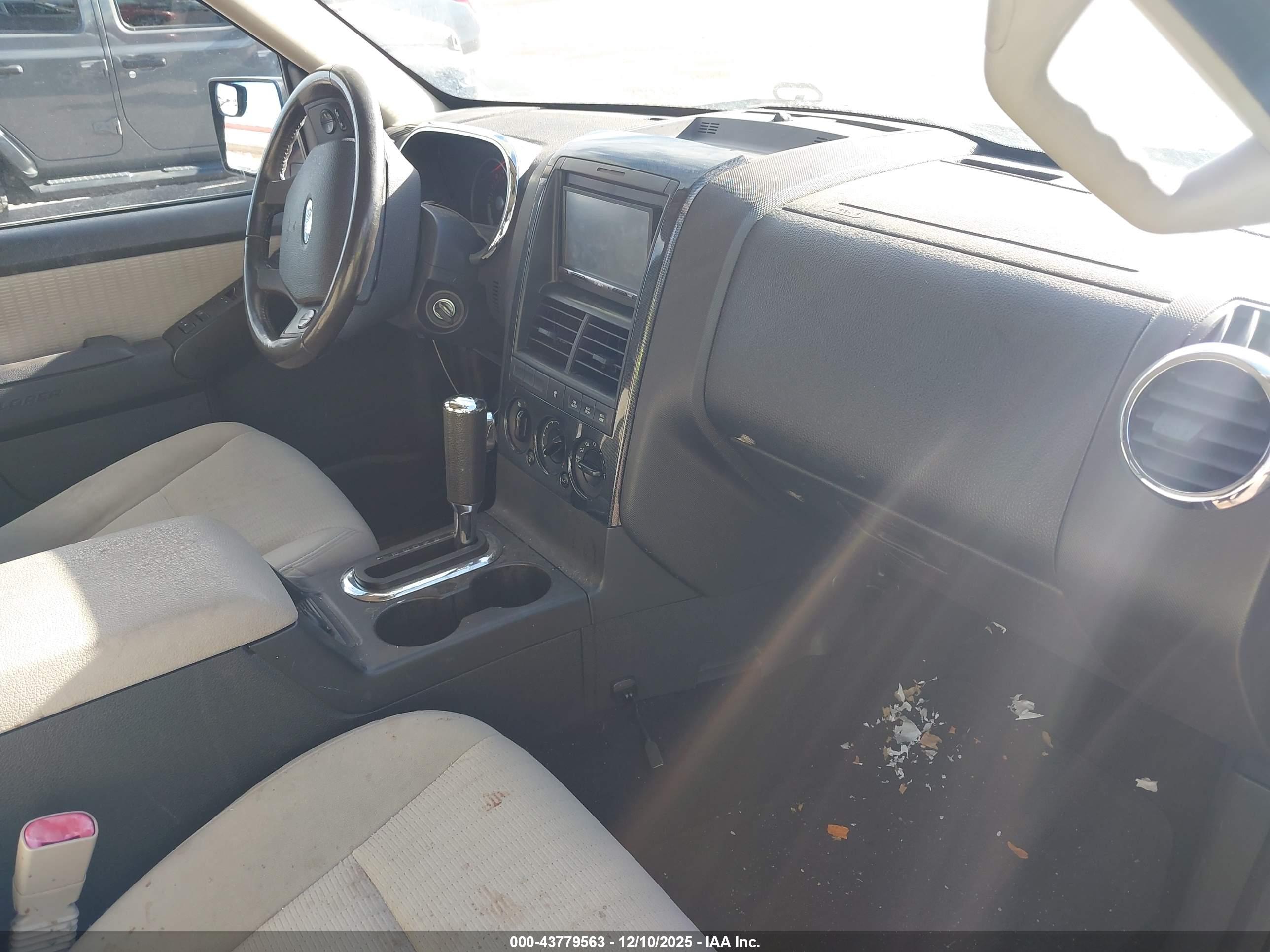 FORD EXPLORER image 5