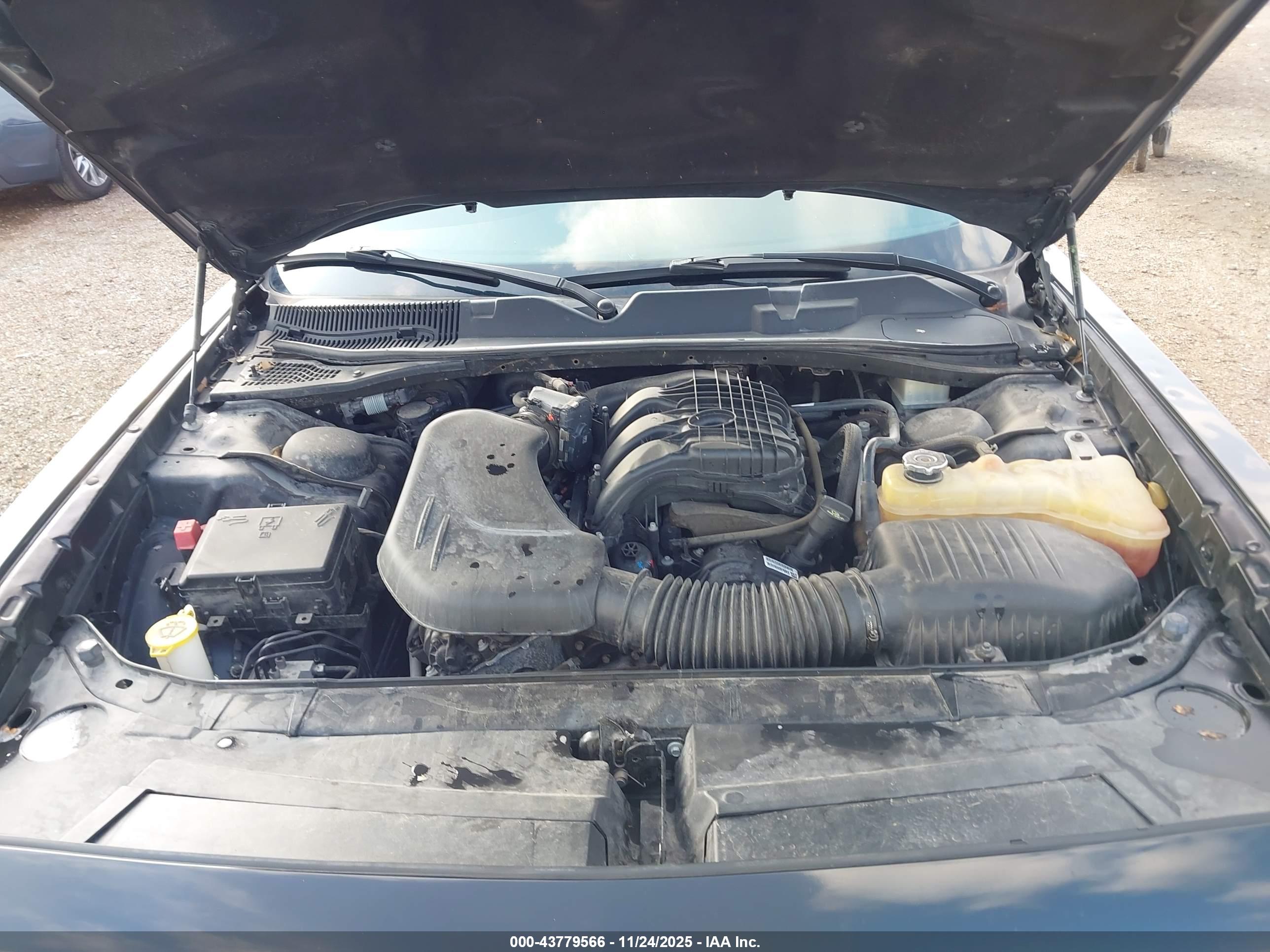 DODGE CHALLENGER image 10