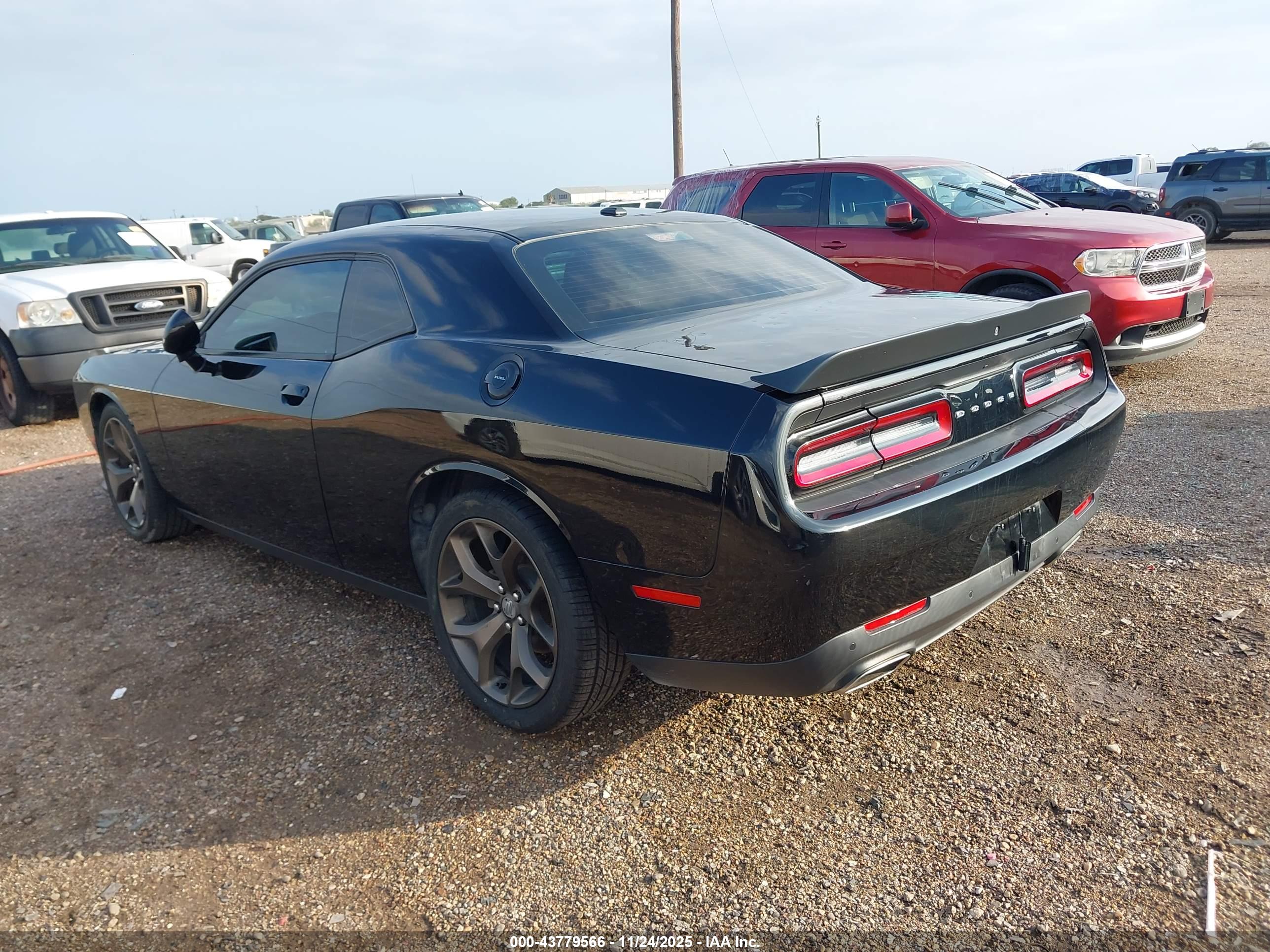 DODGE CHALLENGER image 3
