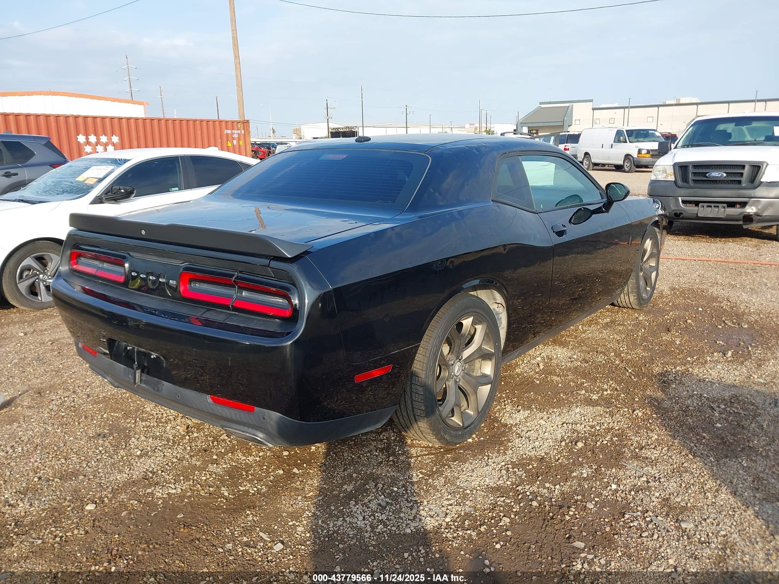 DODGE CHALLENGER image 4