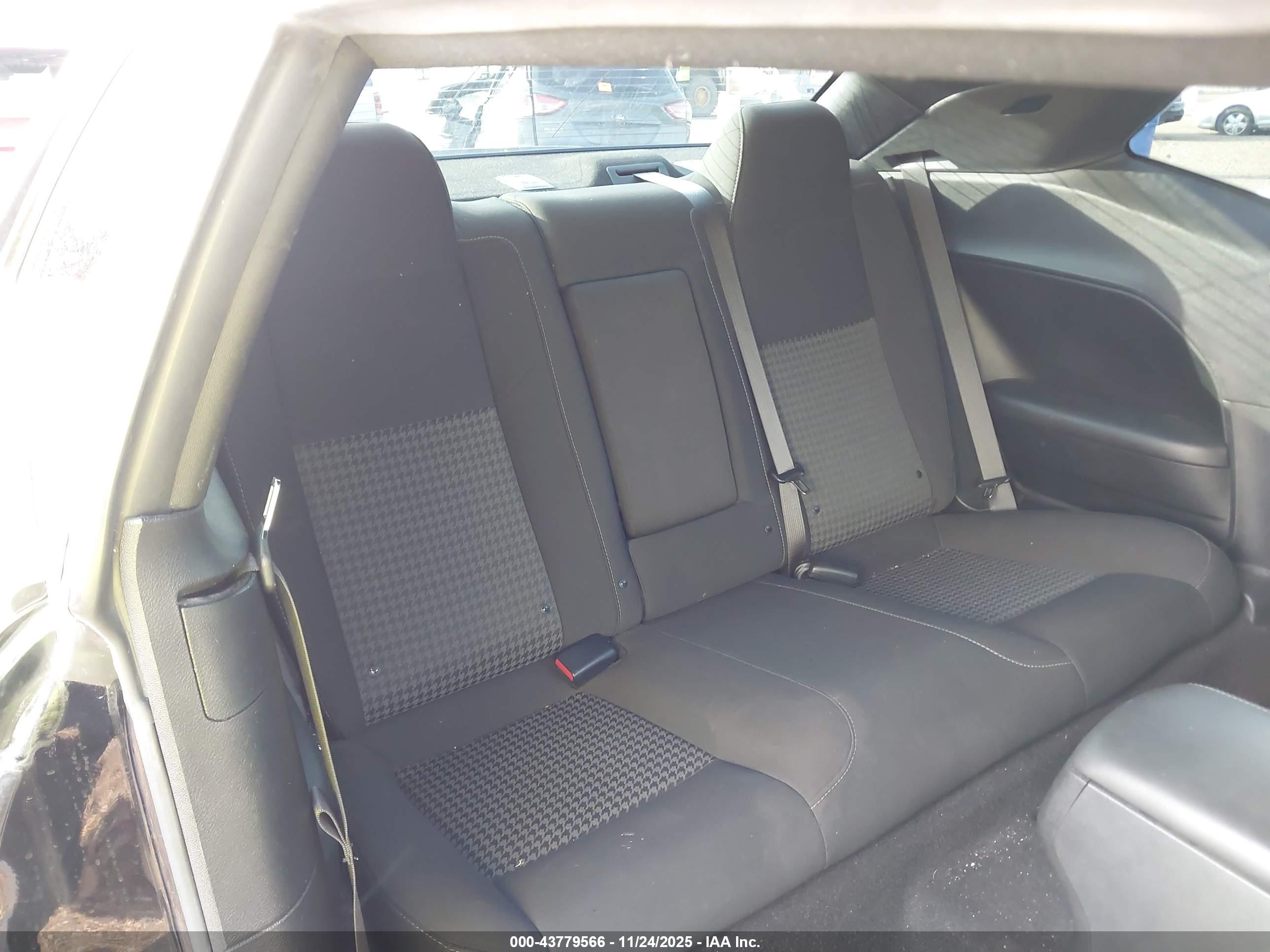 DODGE CHALLENGER image 8