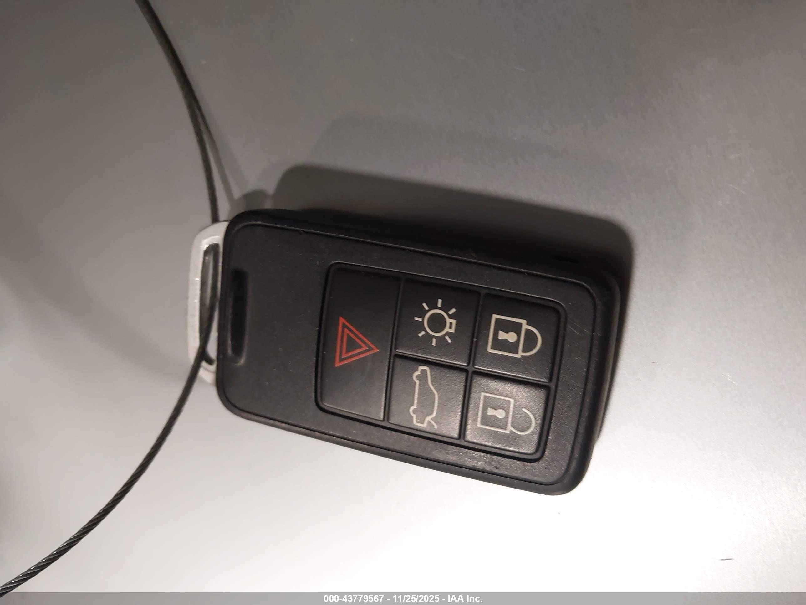 VOLVO XC60 image 11