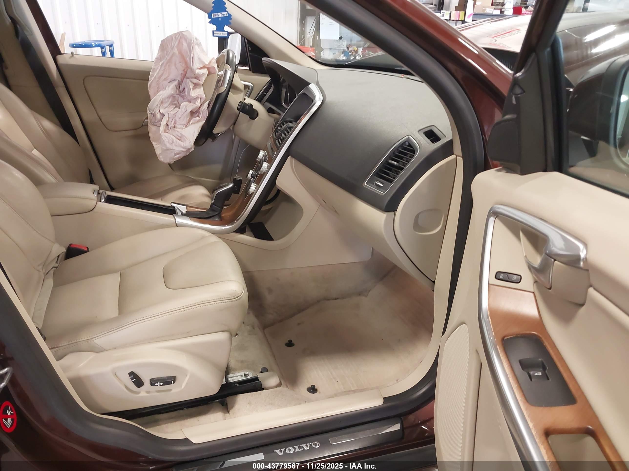VOLVO XC60 image 5
