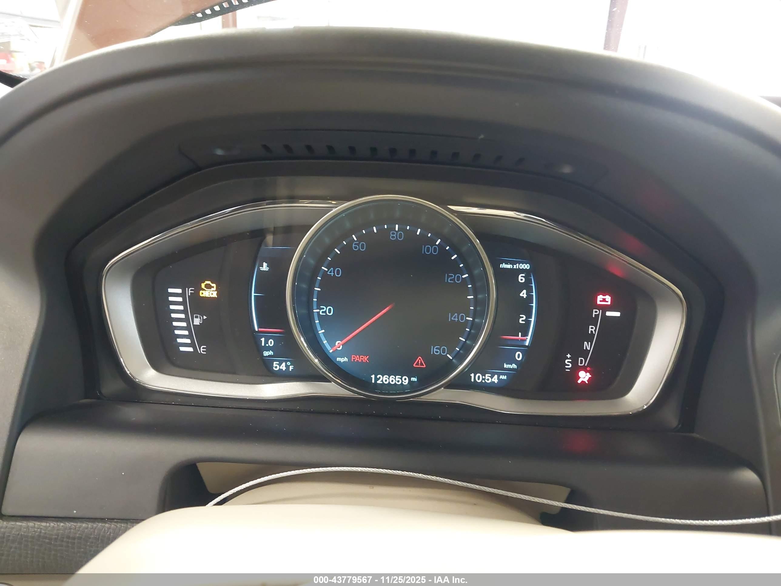 VOLVO XC60 image 7