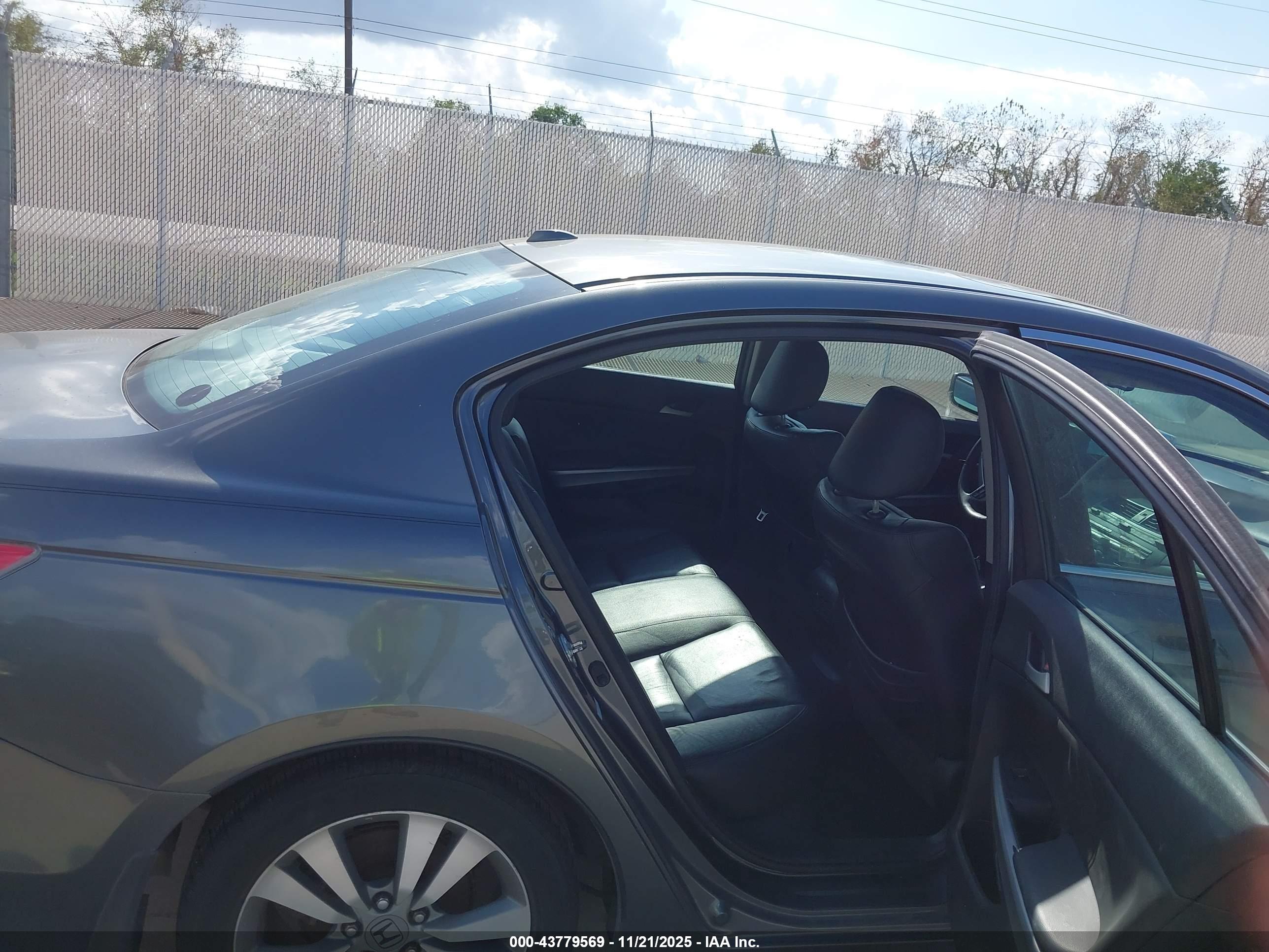 HONDA ACCORD image 8