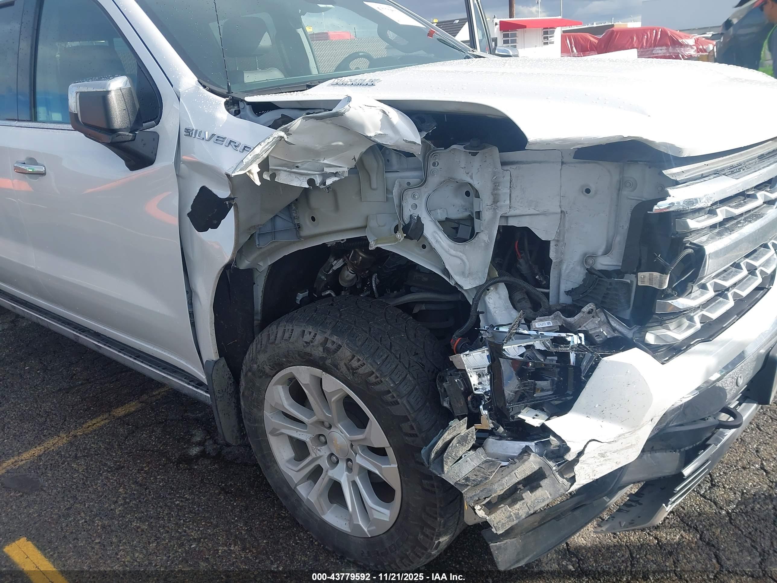 CHEVROLET SILVERADO image 6
