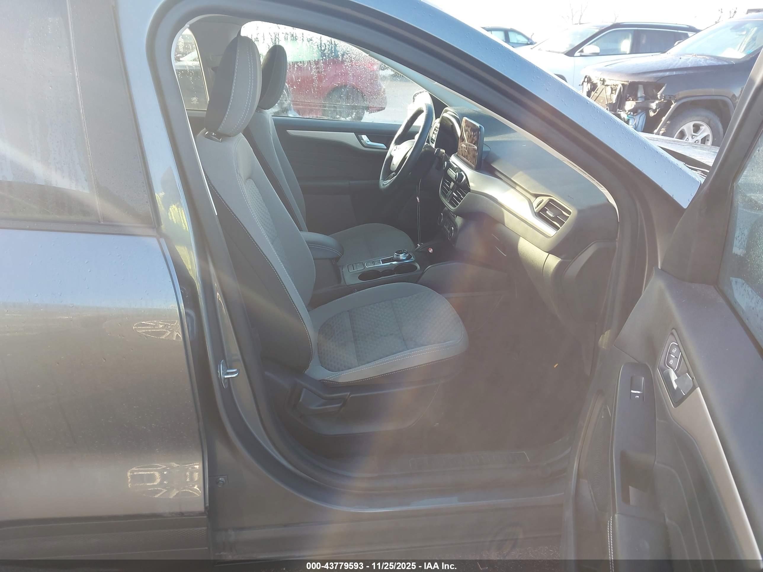 FORD ESCAPE image 5