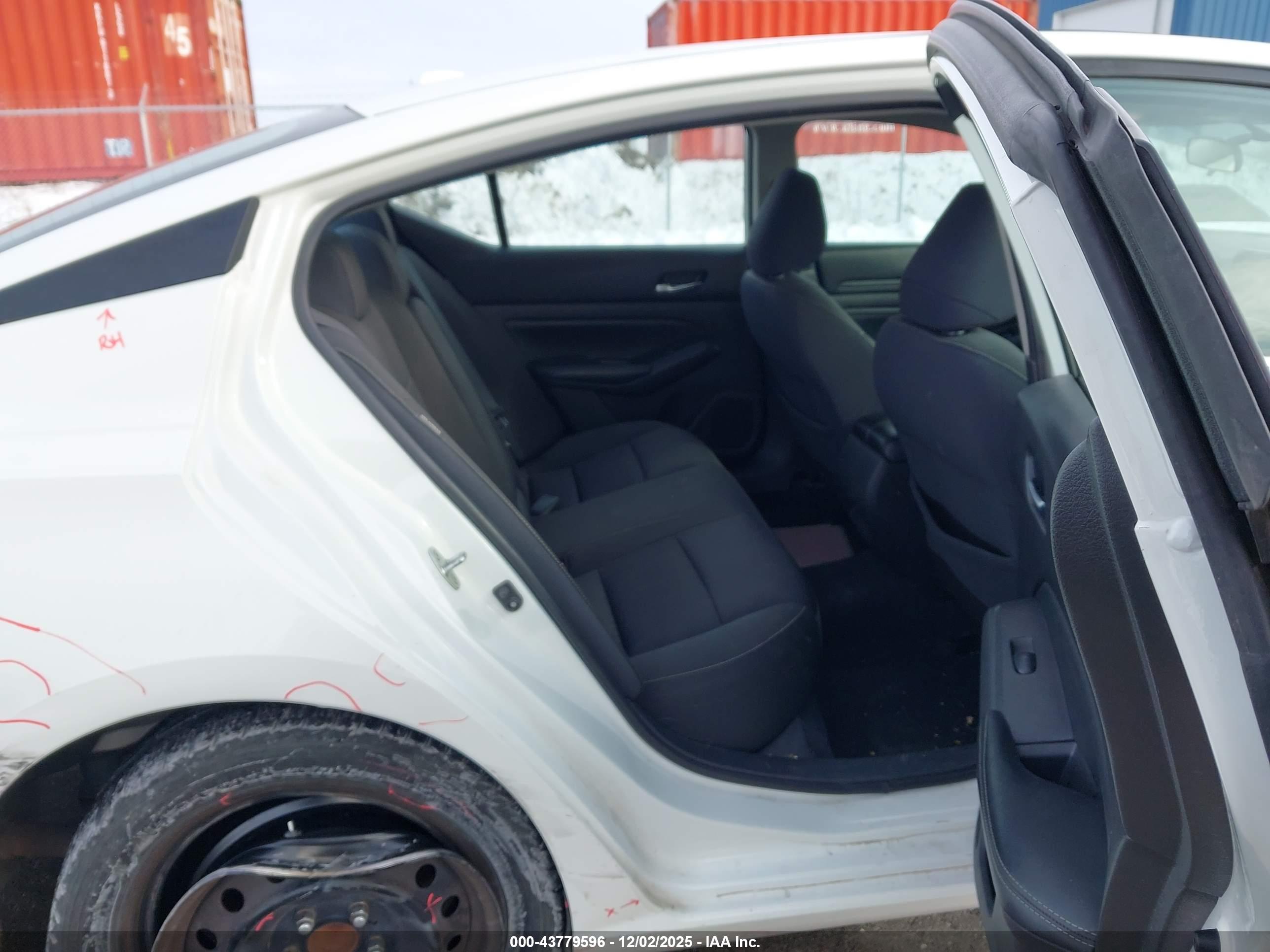 NISSAN ALTIMA image 8