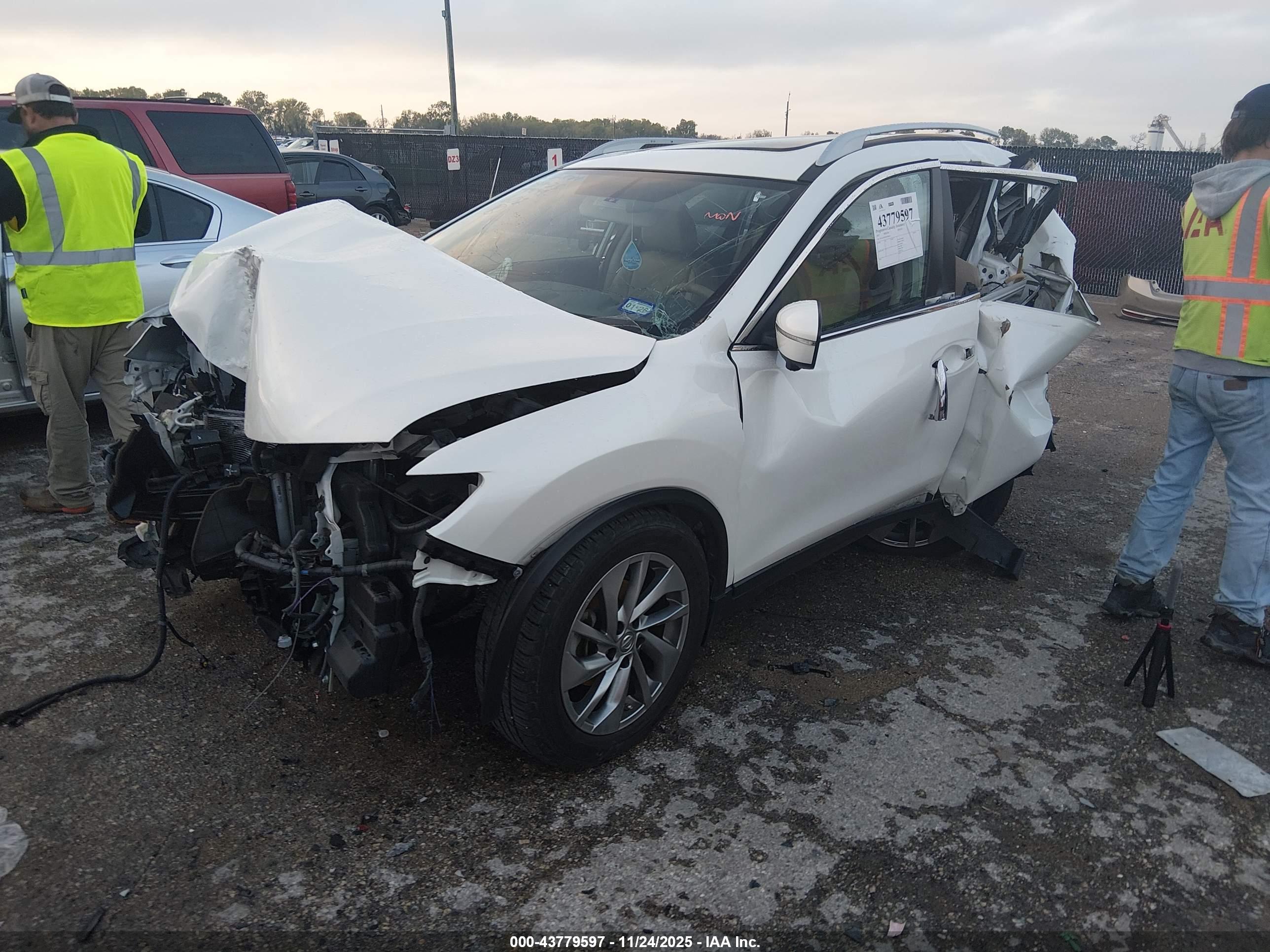 NISSAN ROGUE image 2
