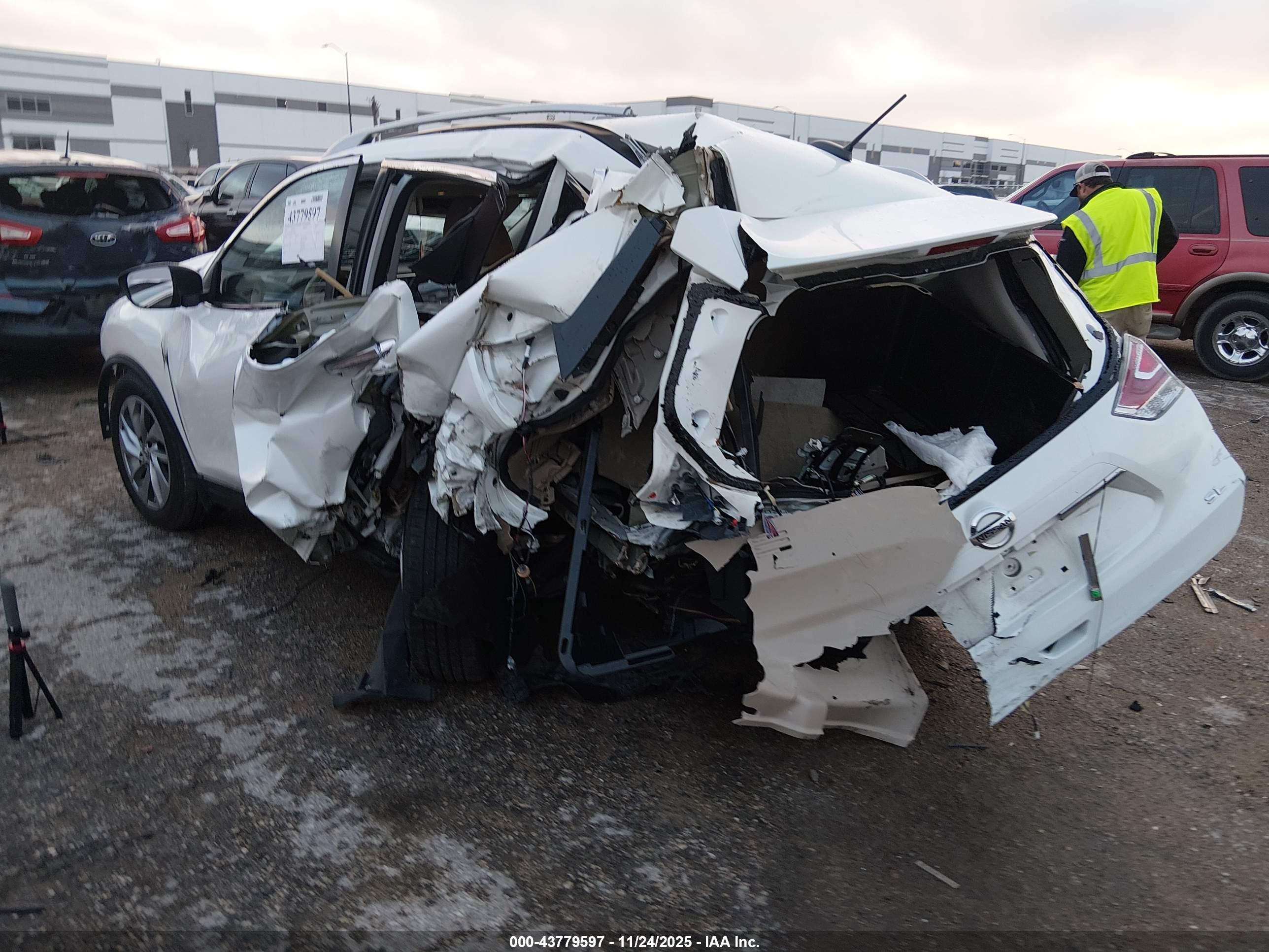 NISSAN ROGUE image 3