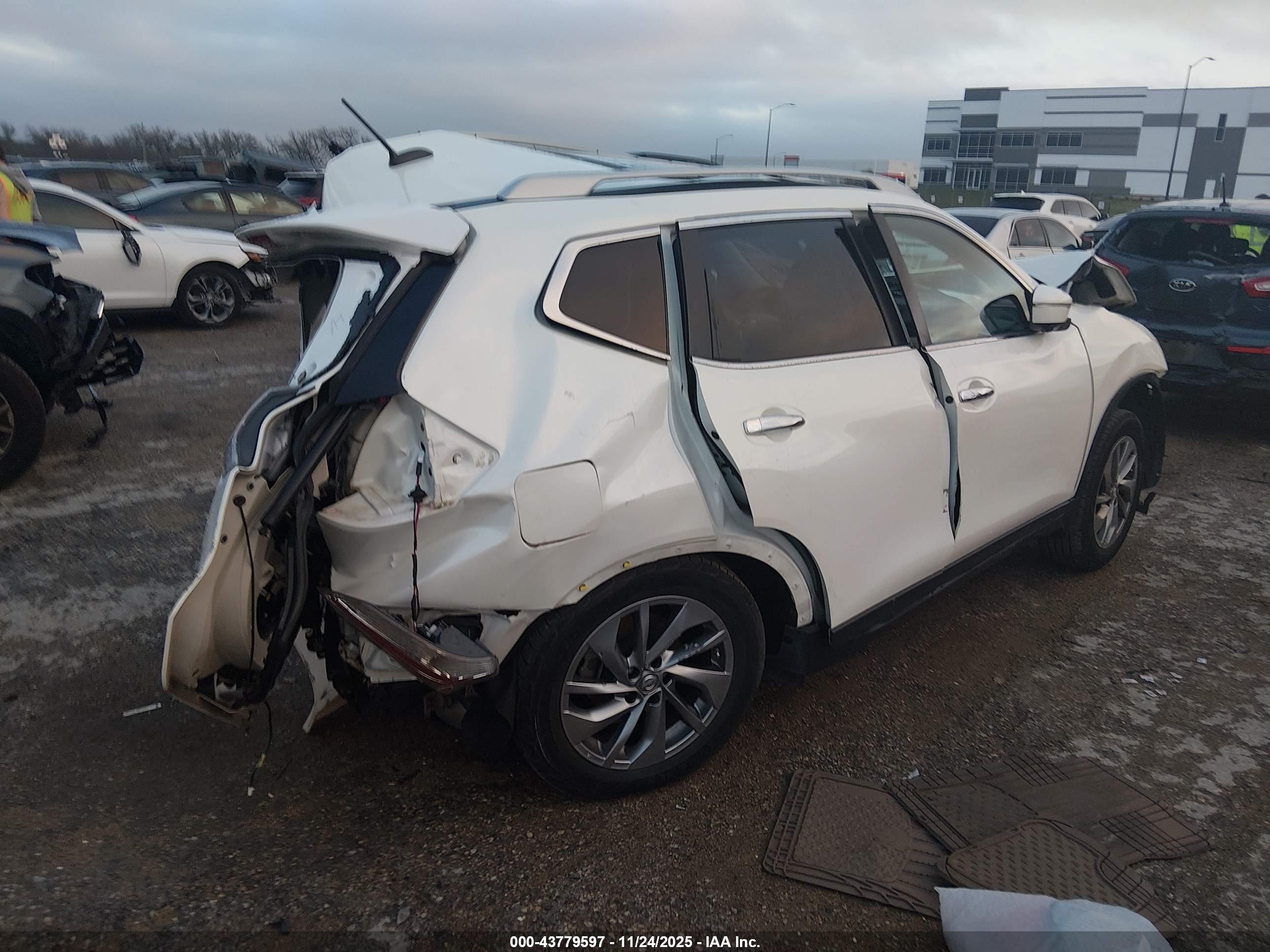 NISSAN ROGUE image 4