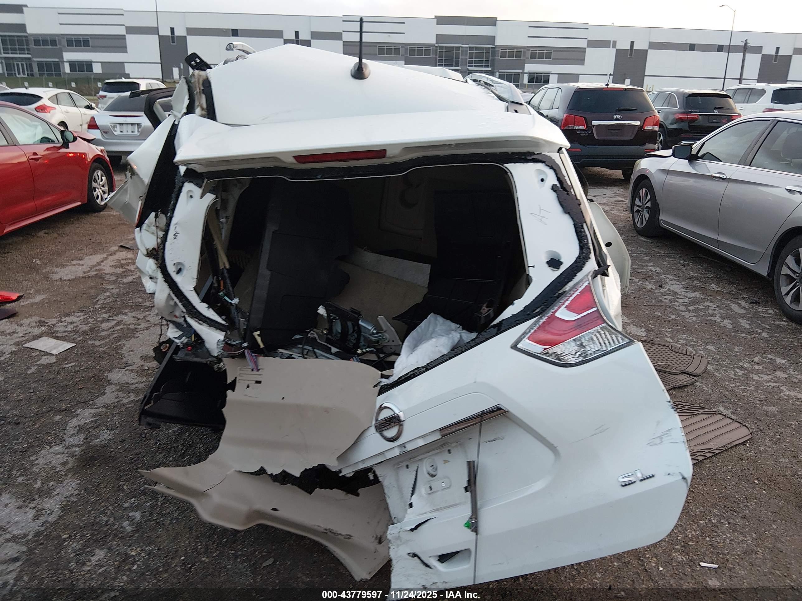 NISSAN ROGUE image 6
