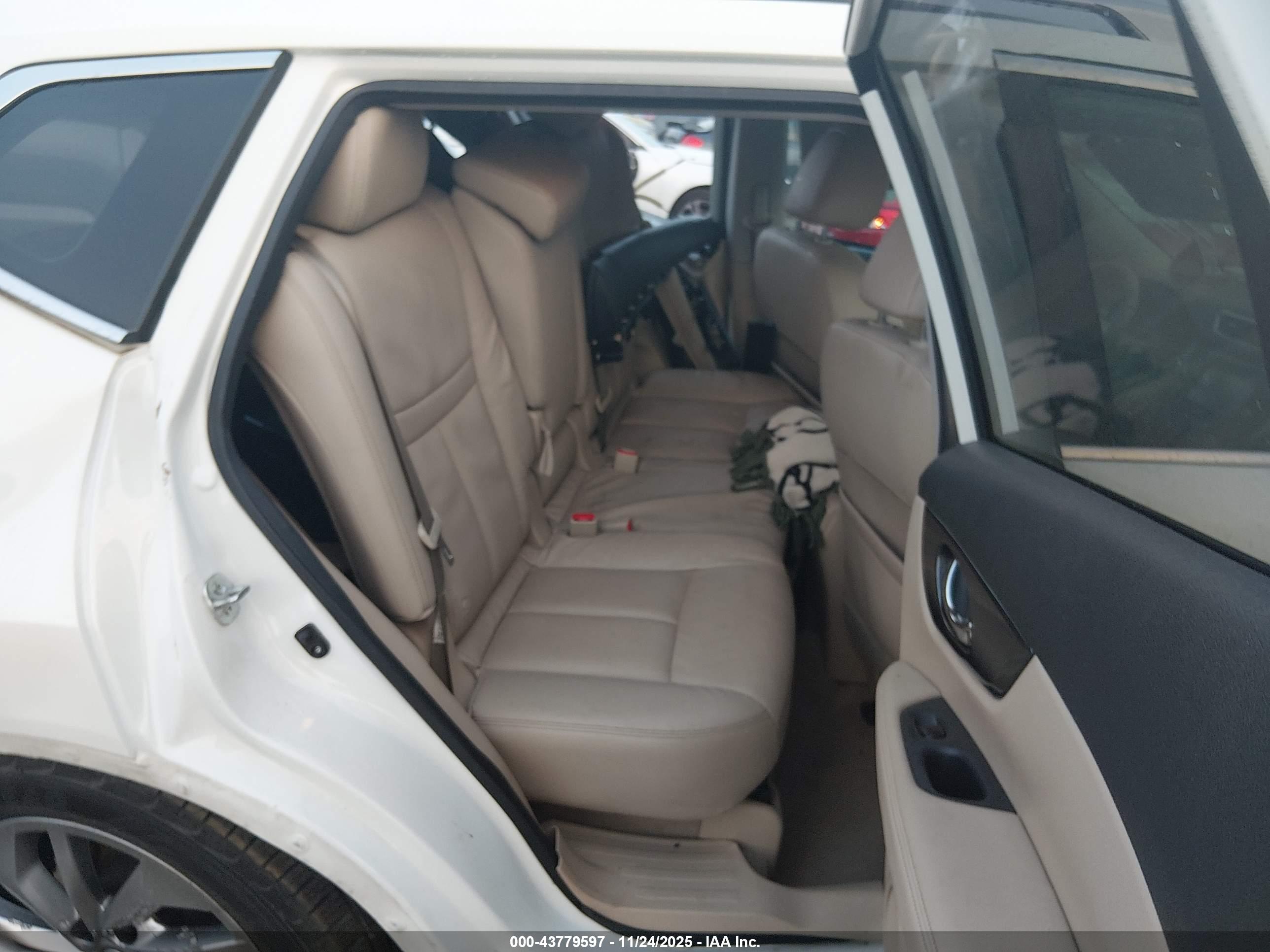 NISSAN ROGUE image 8