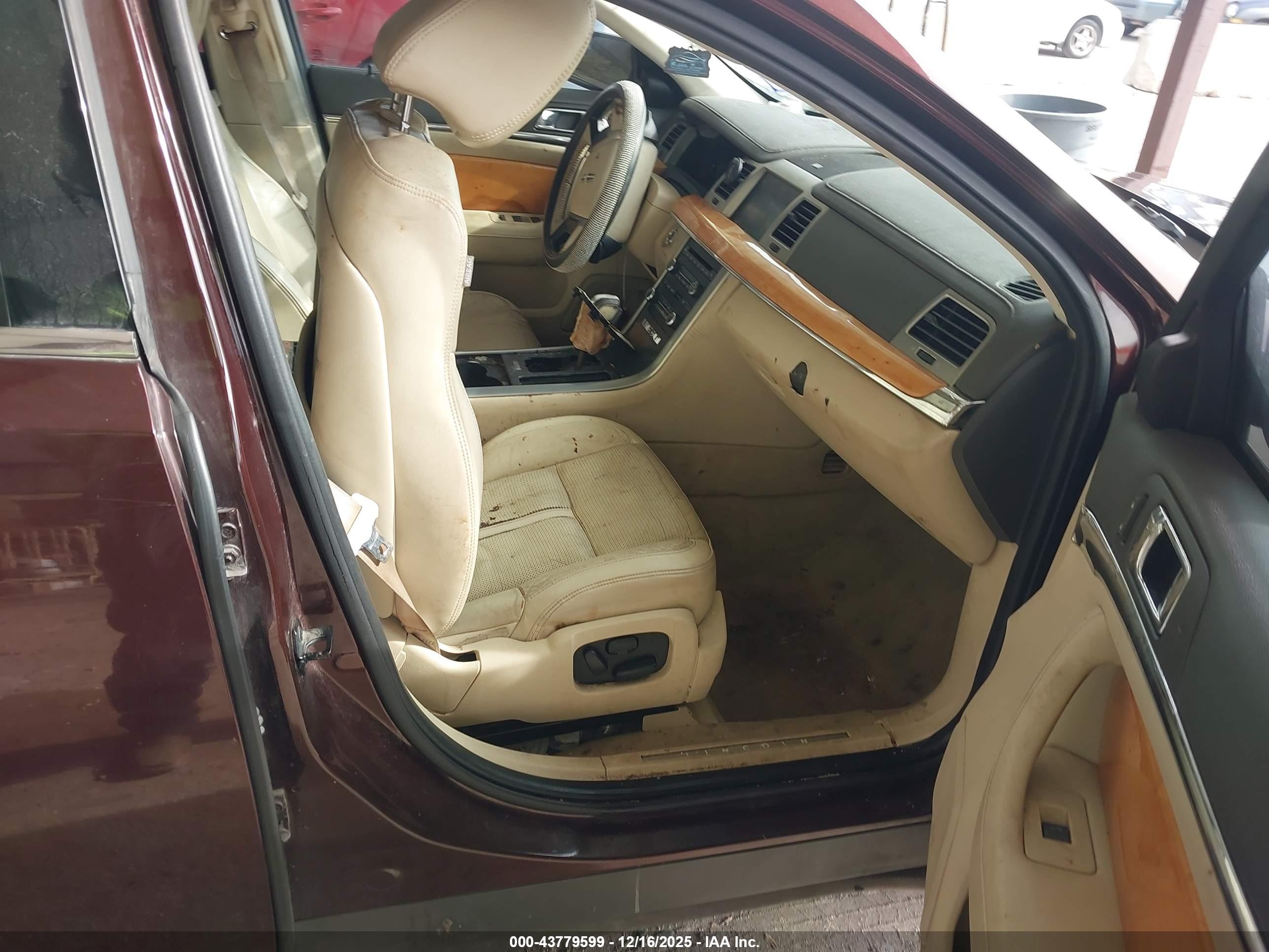 LINCOLN MKS image 5