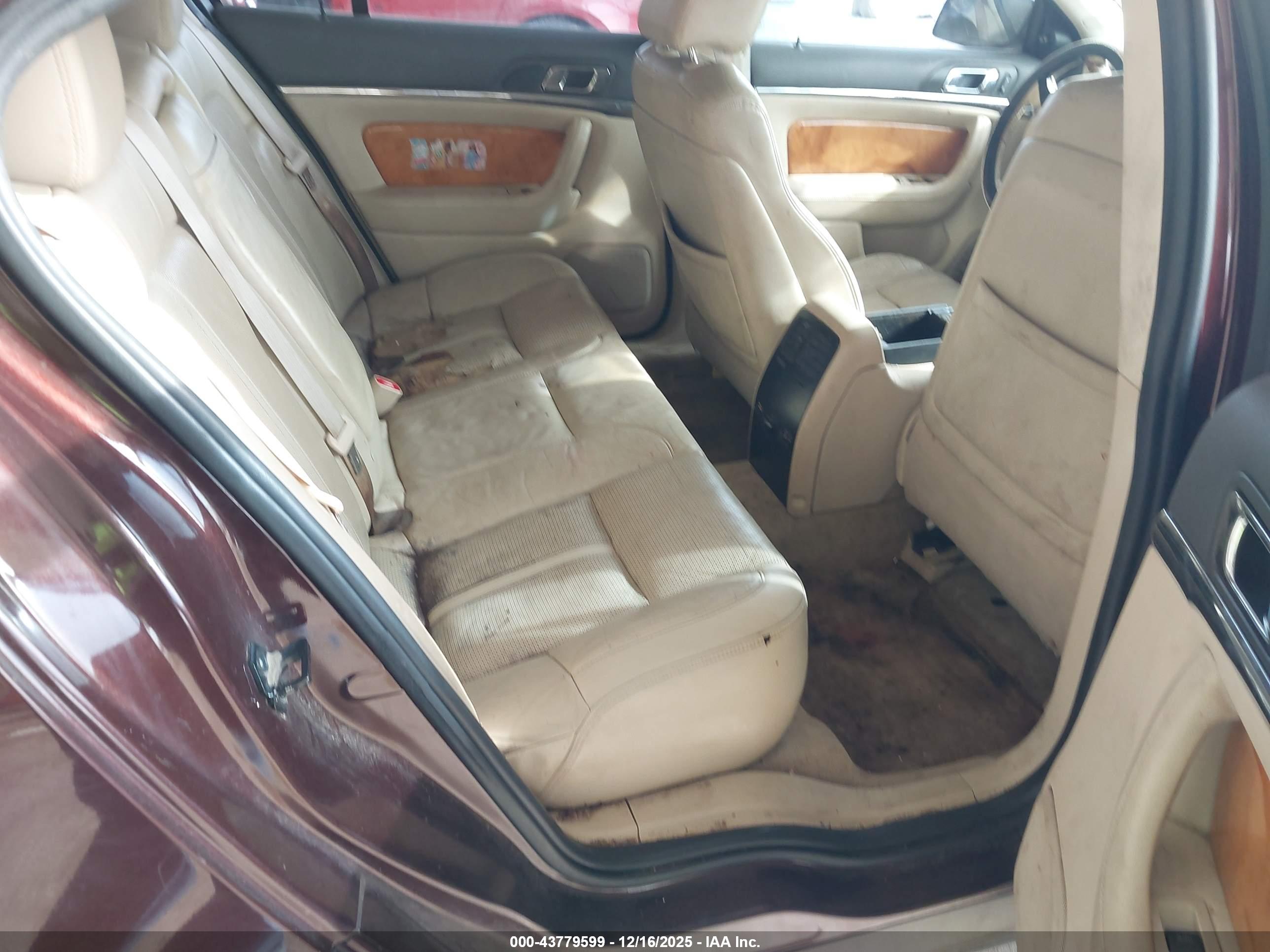 LINCOLN MKS image 8
