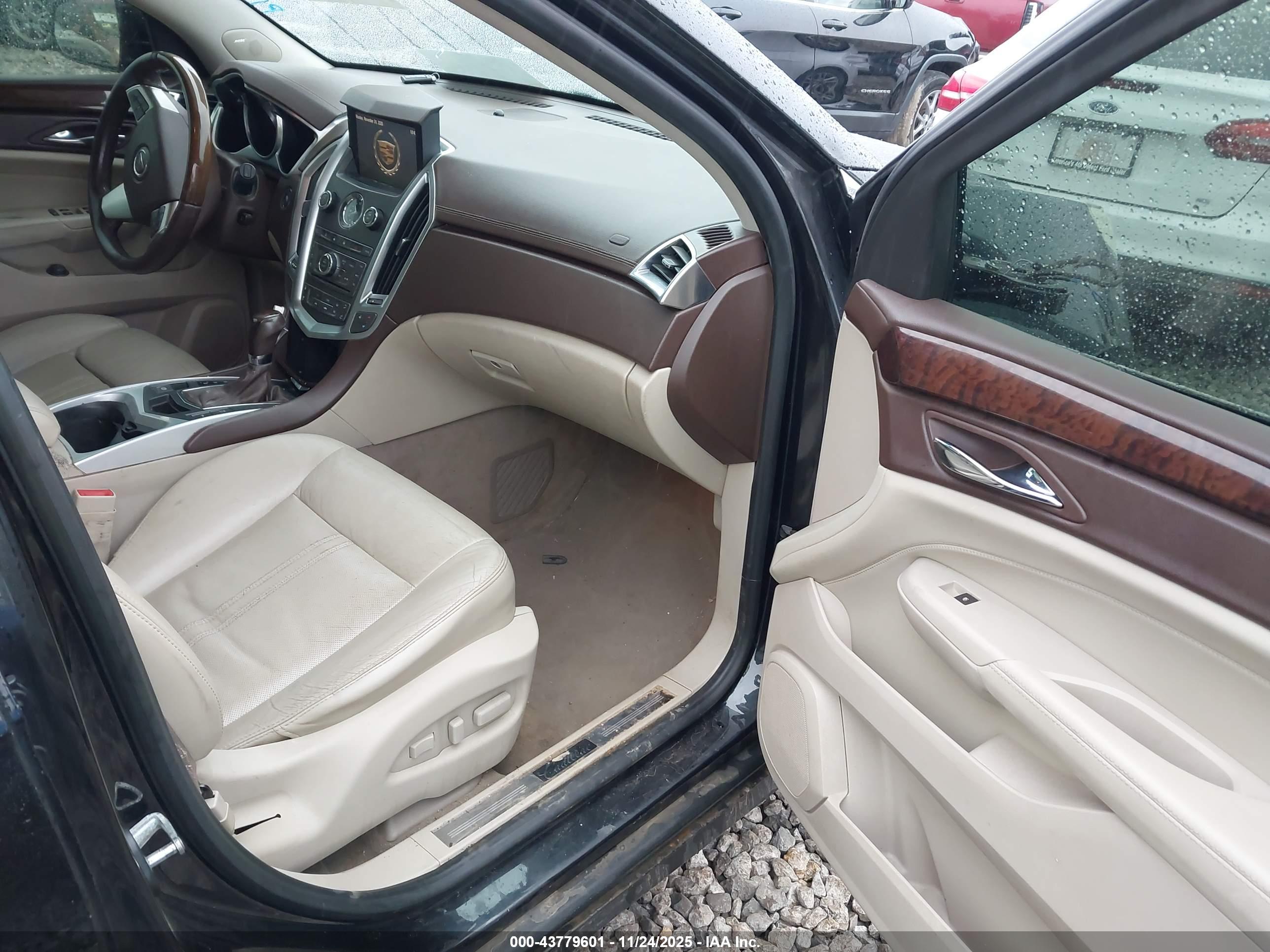 CADILLAC SRX image 5