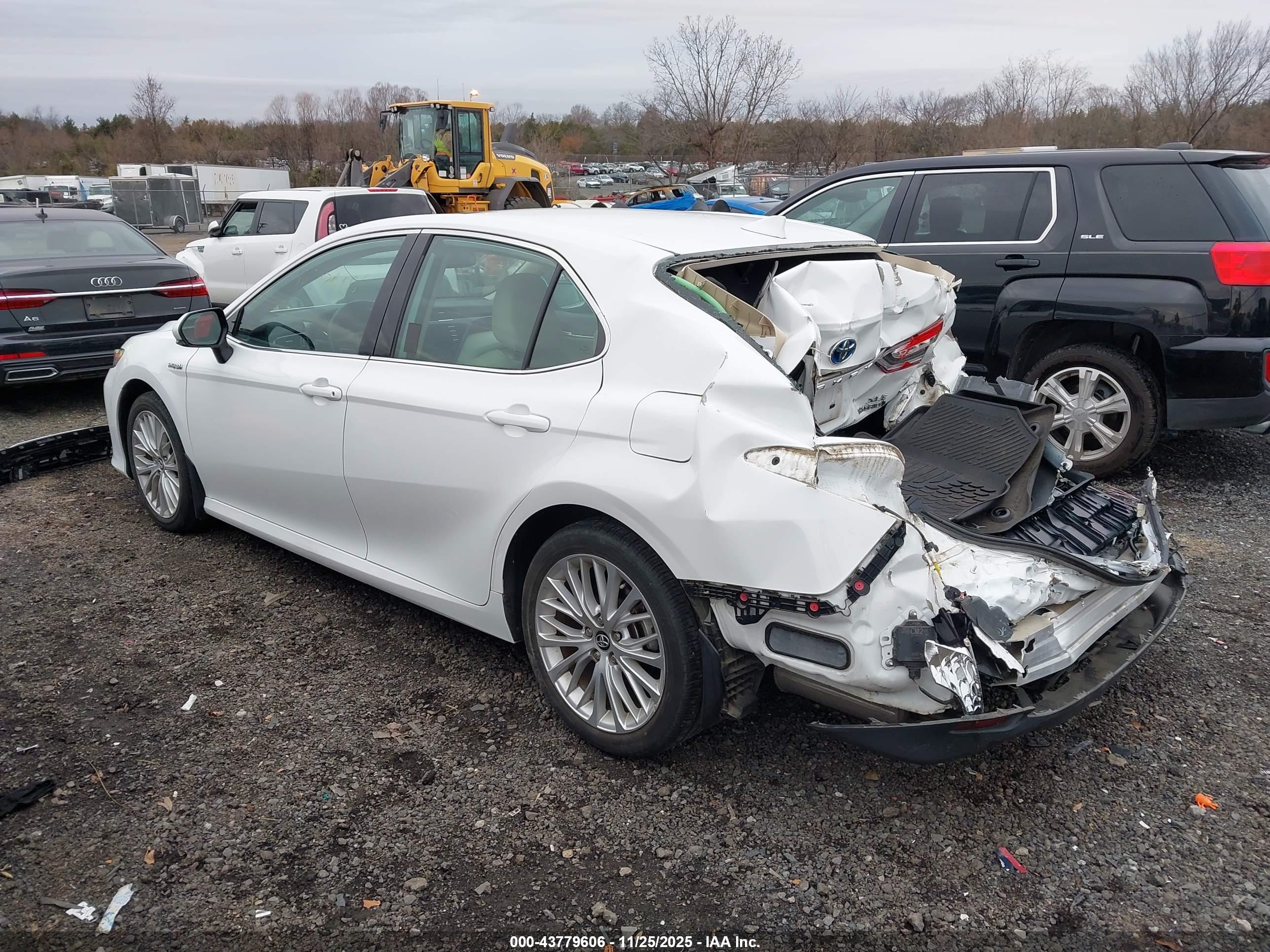 TOYOTA CAMRY image 3