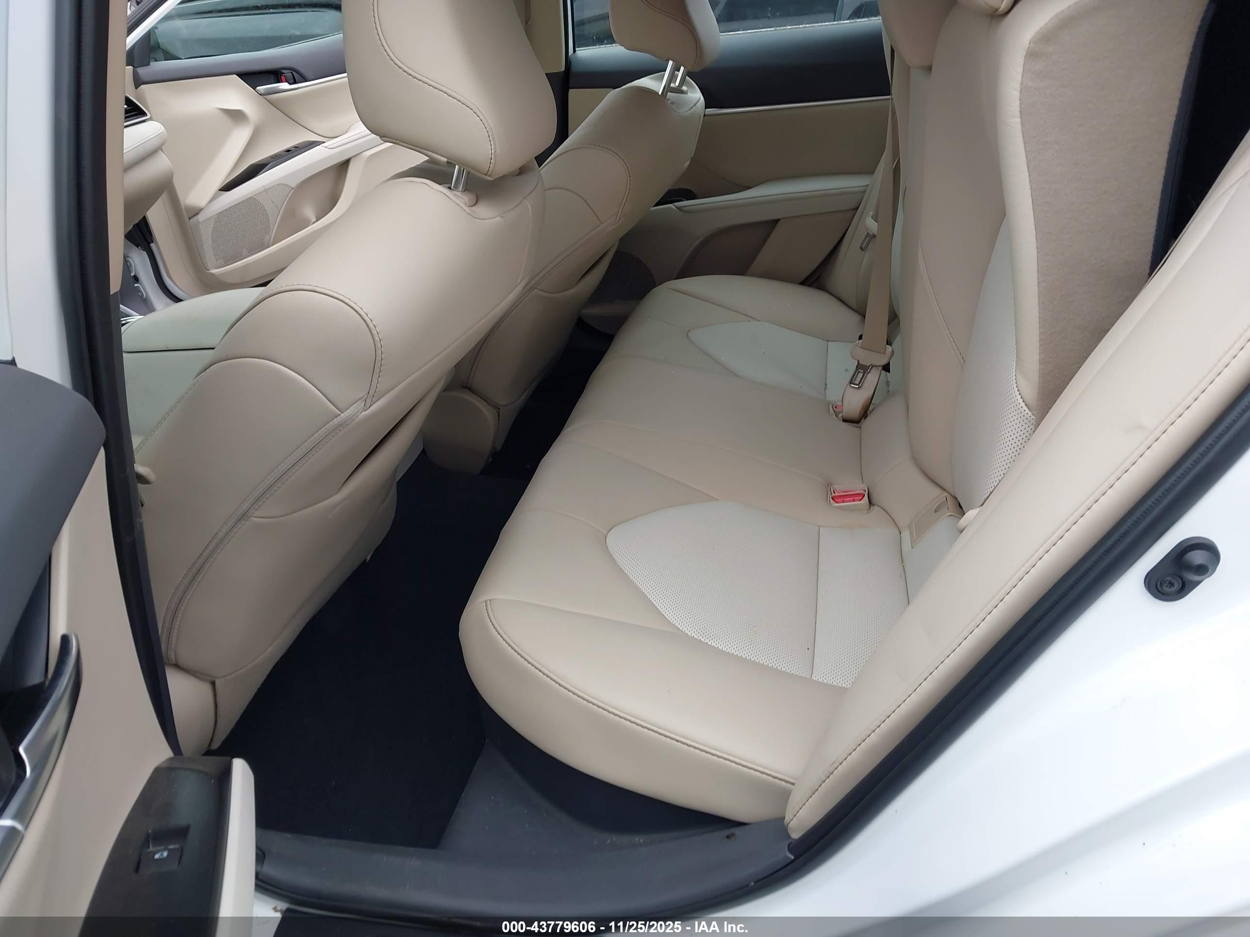 TOYOTA CAMRY image 8
