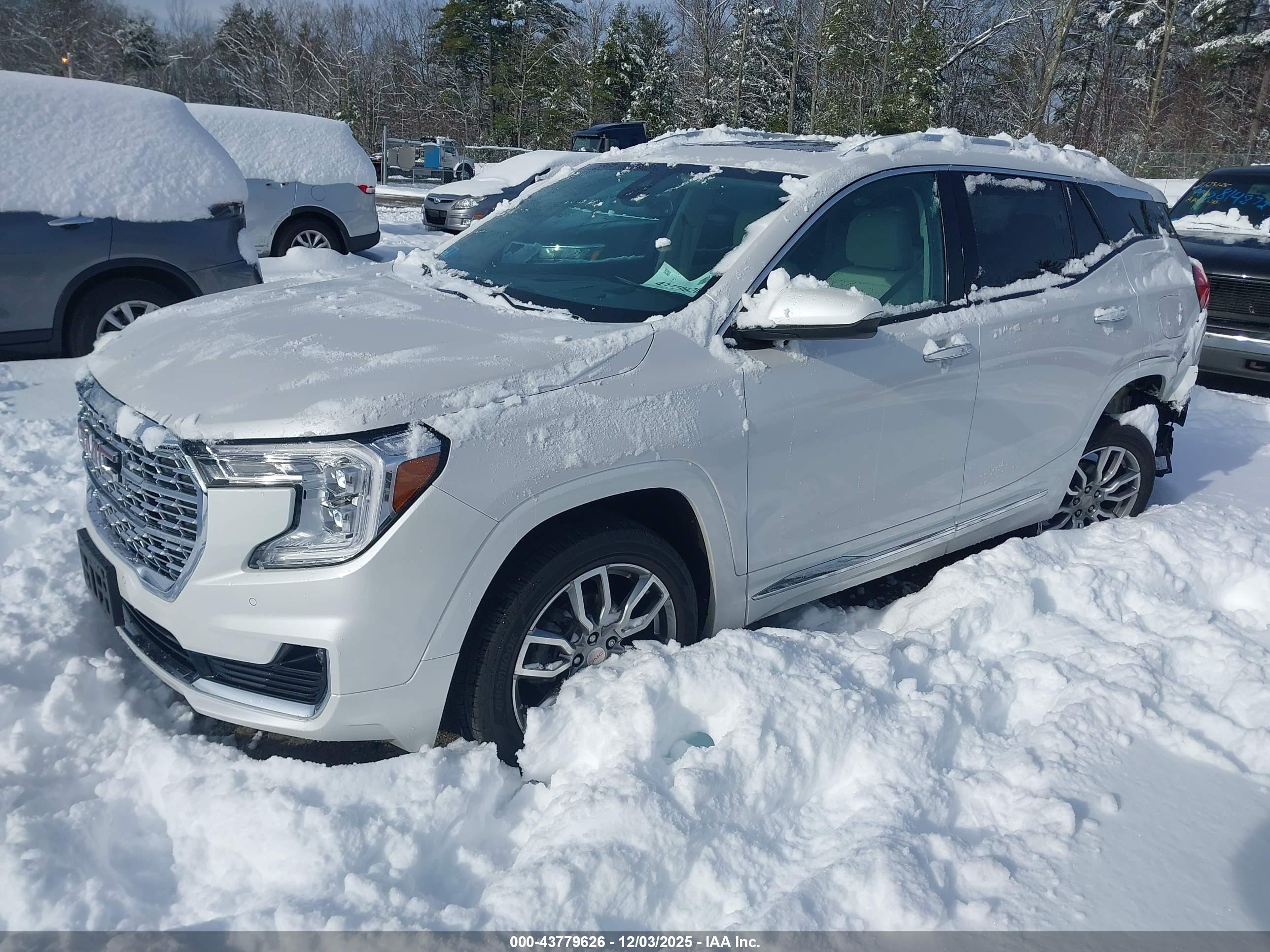 GMC TERRAIN image 2