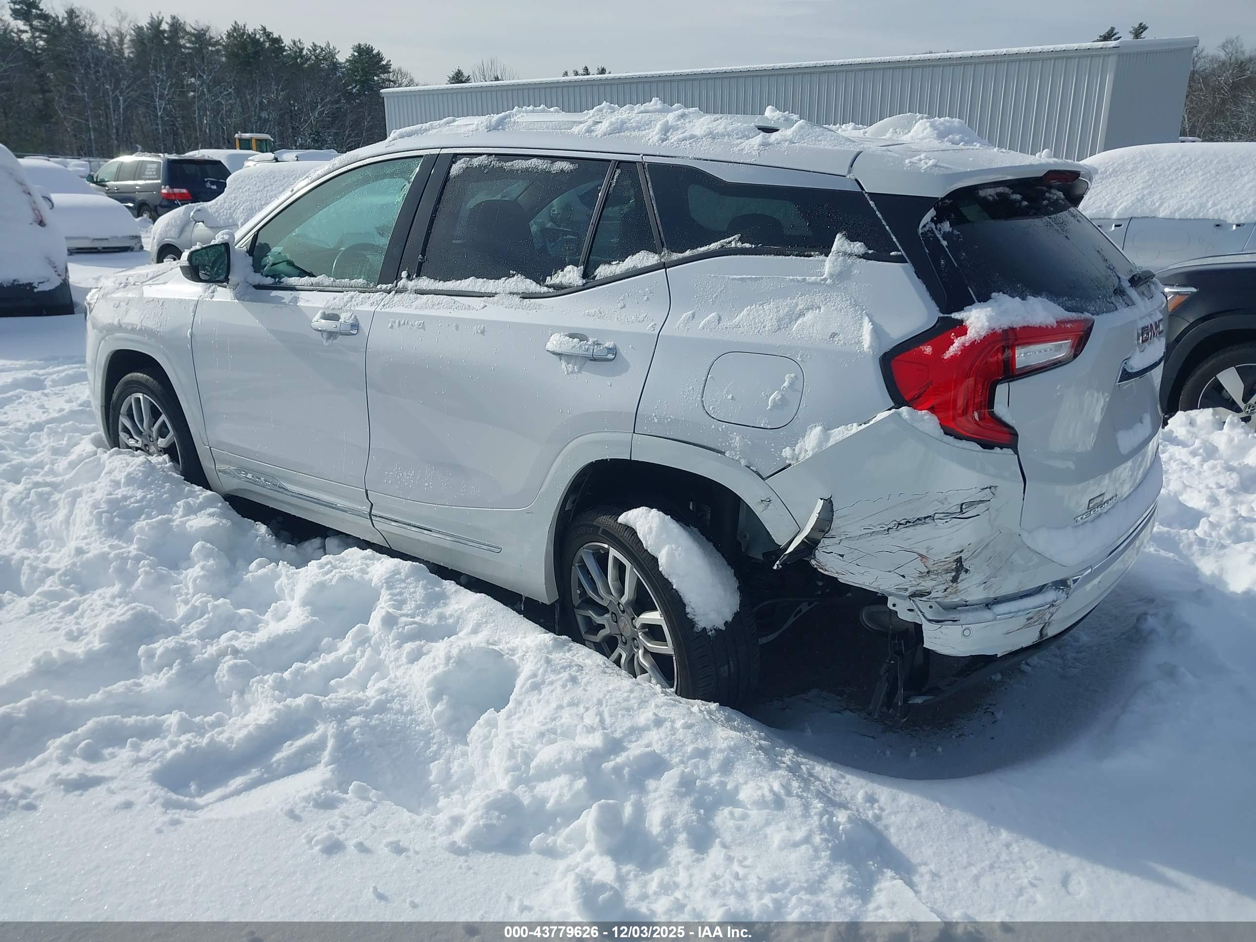 GMC TERRAIN image 3