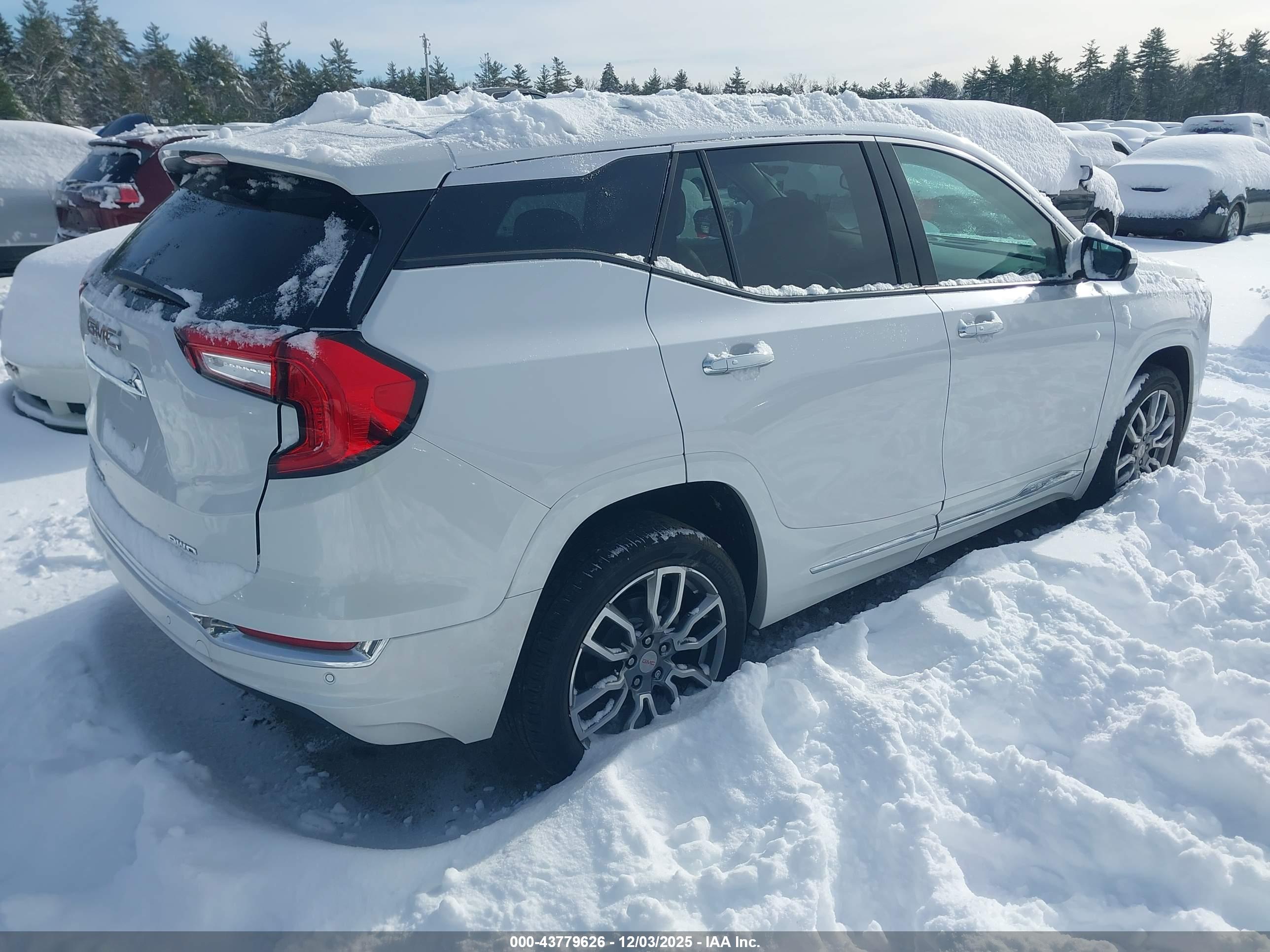 GMC TERRAIN image 4