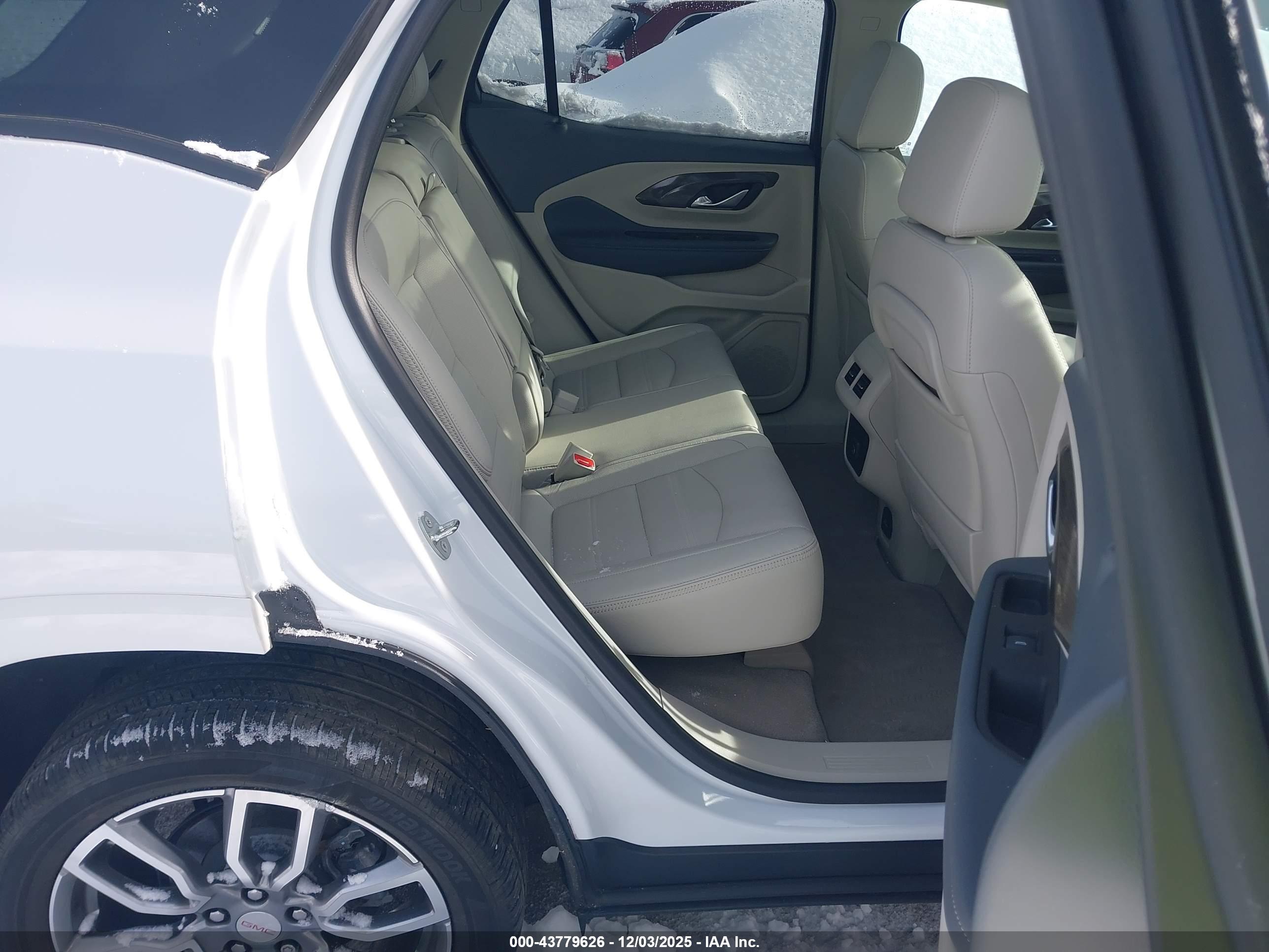 GMC TERRAIN image 8