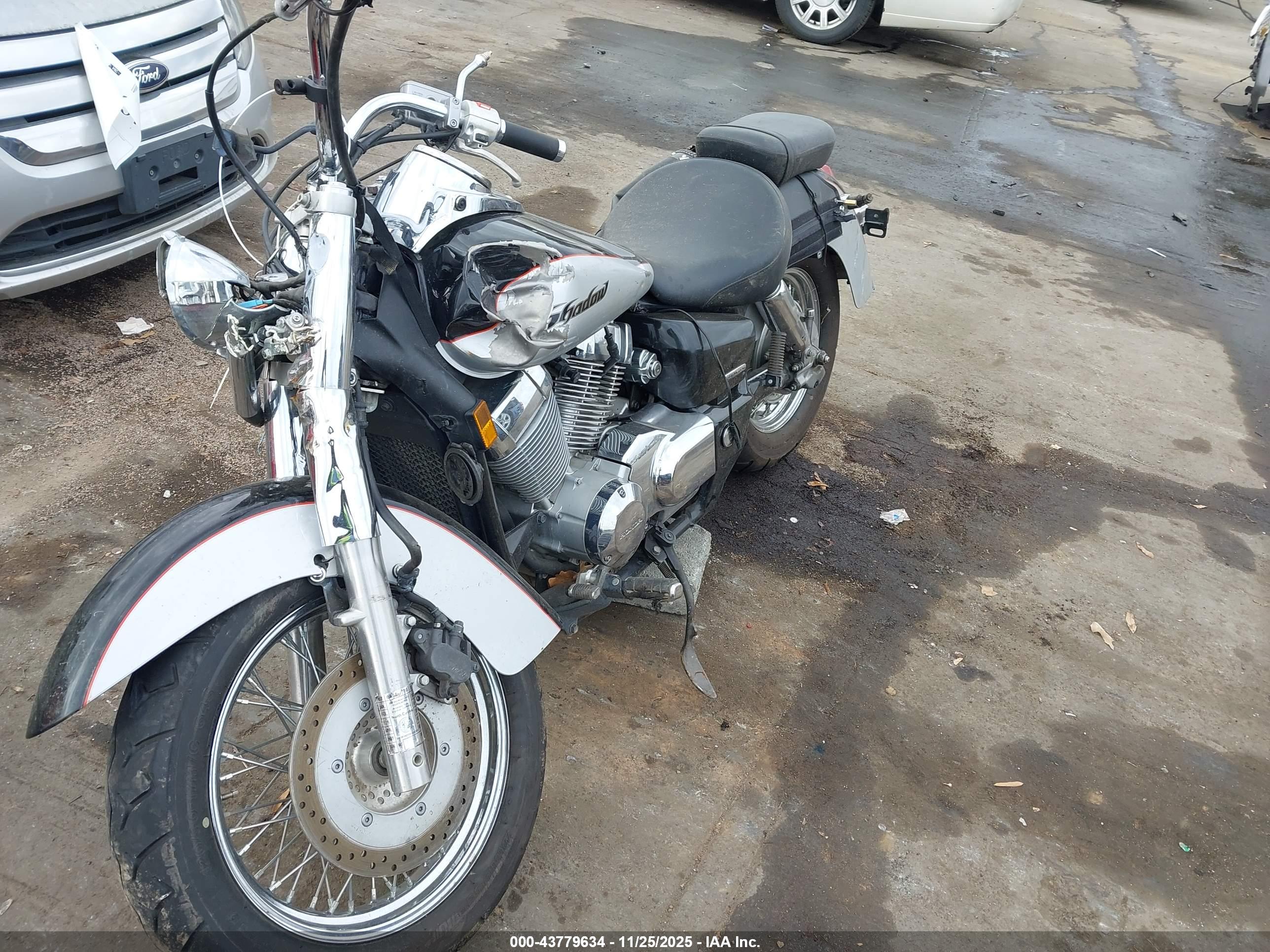 HONDA VT750 image 2