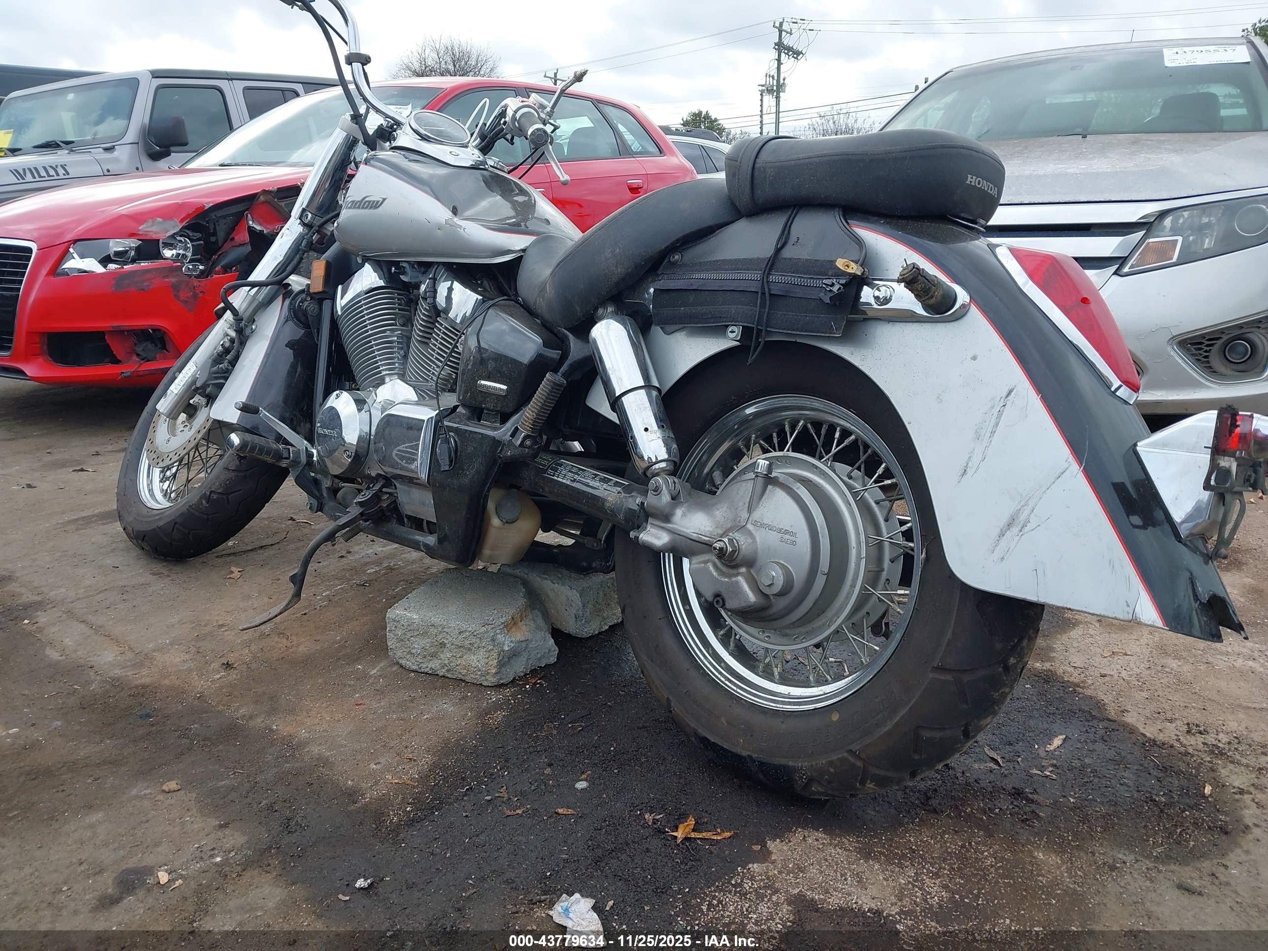 HONDA VT750 image 3