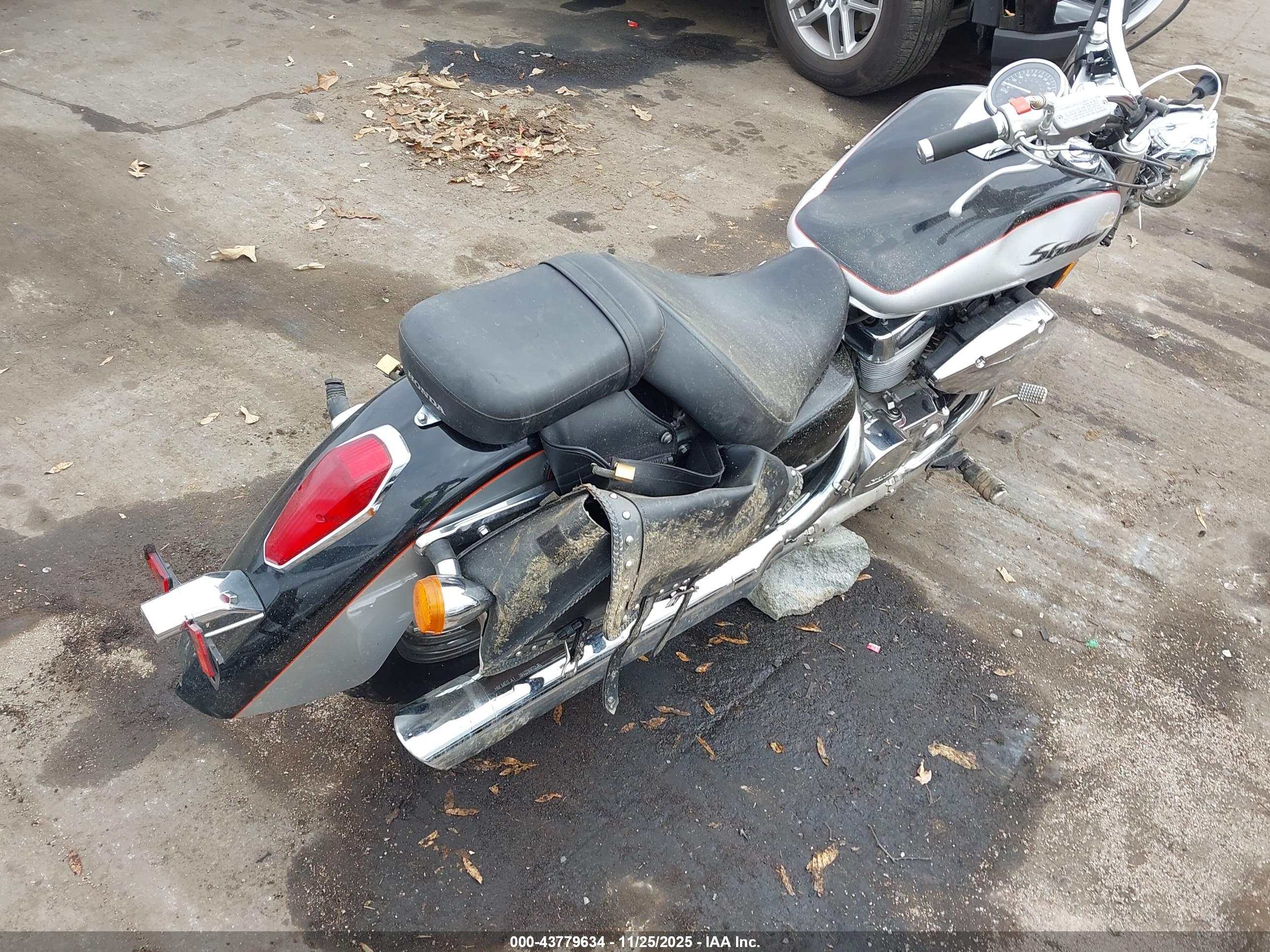 HONDA VT750 image 4