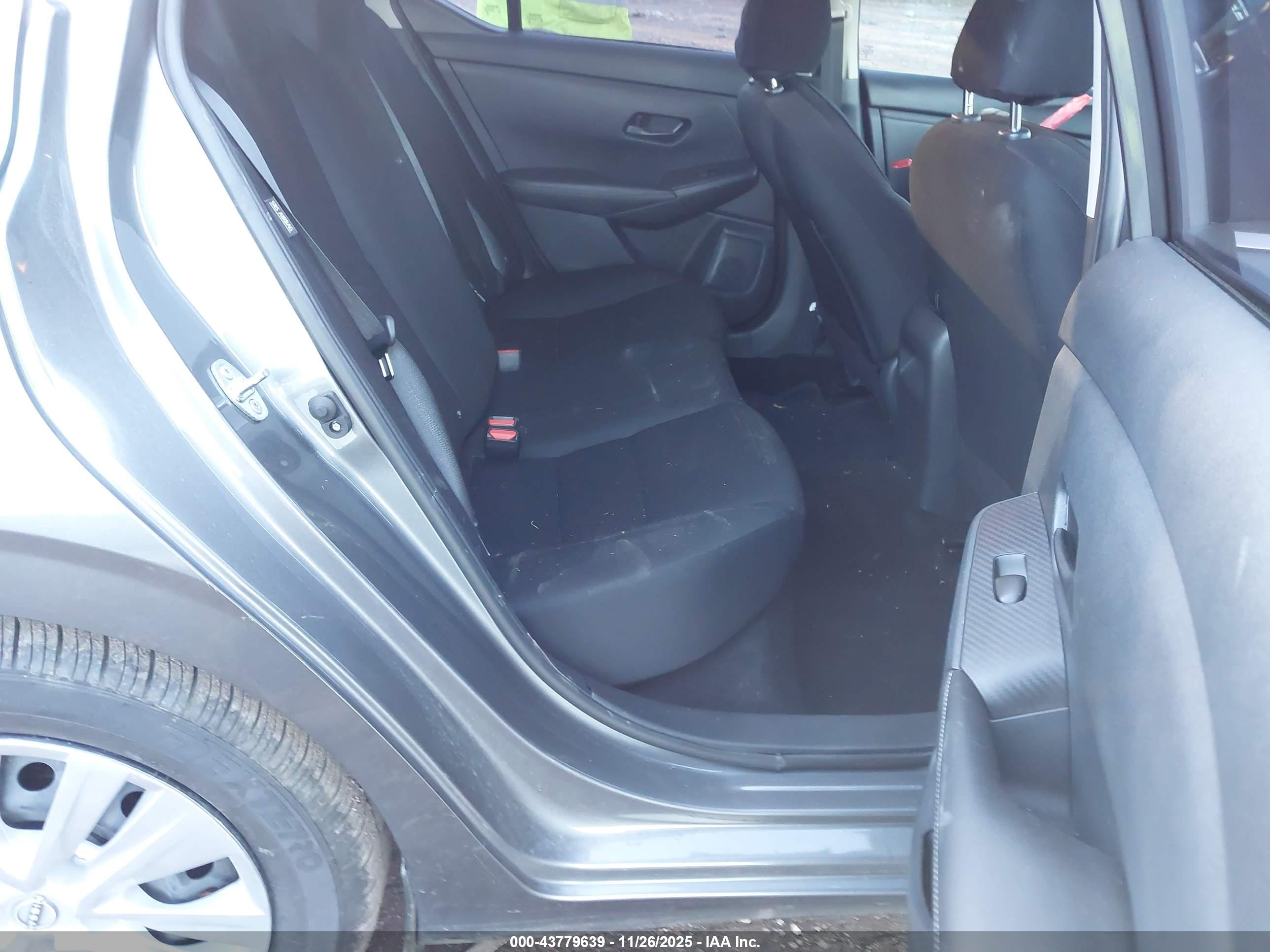 NISSAN SENTRA image 8