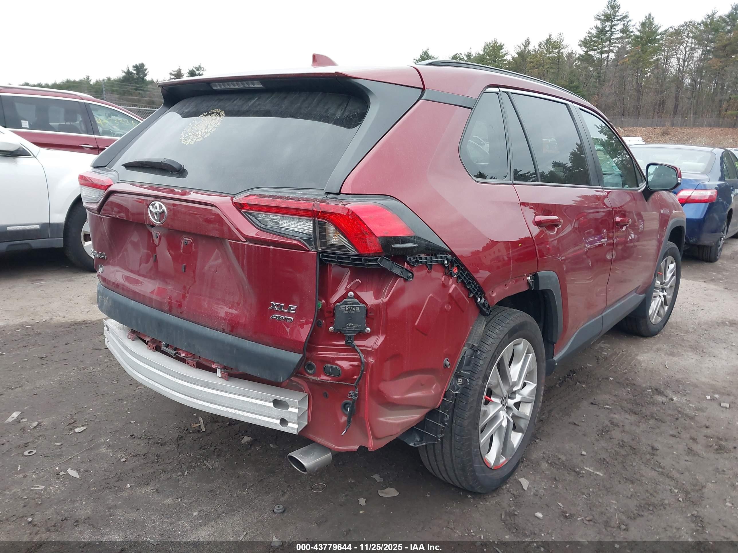 TOYOTA RAV4 image 4