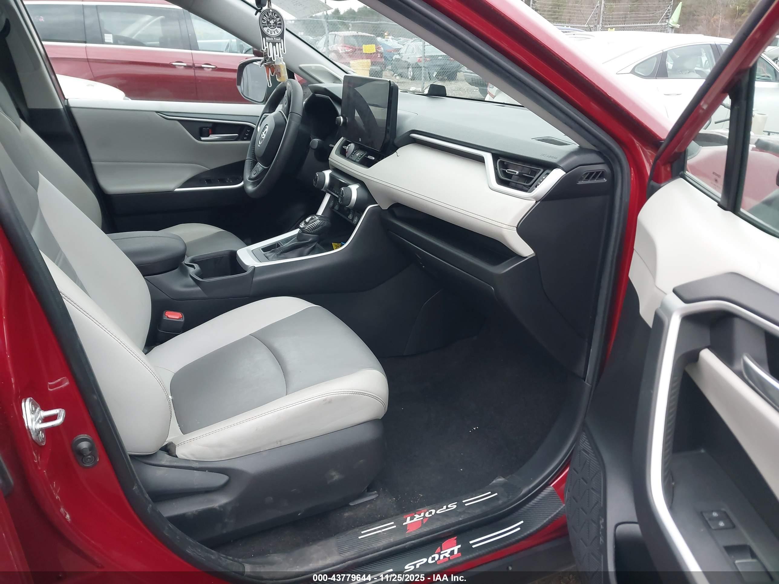 TOYOTA RAV4 image 5