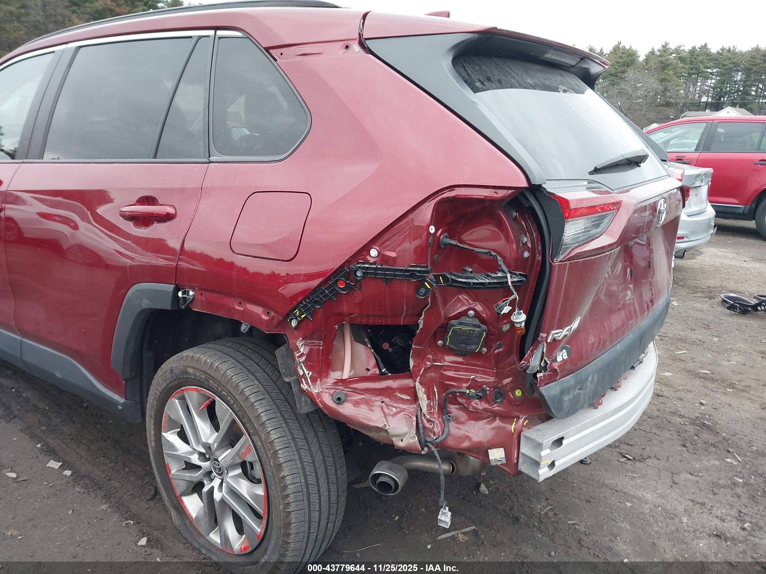 TOYOTA RAV4 image 6