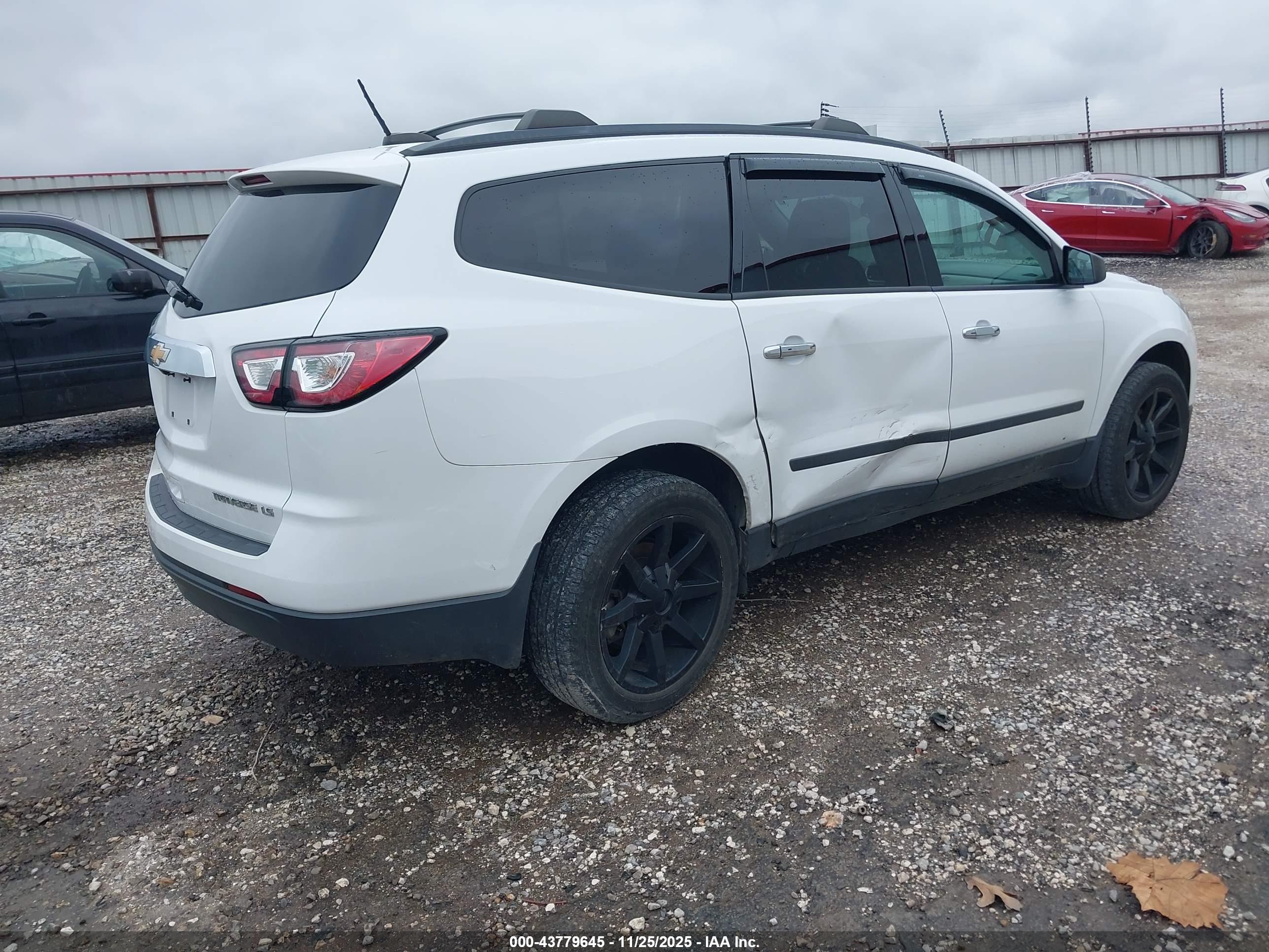 CHEVROLET TRAVERSE image 4