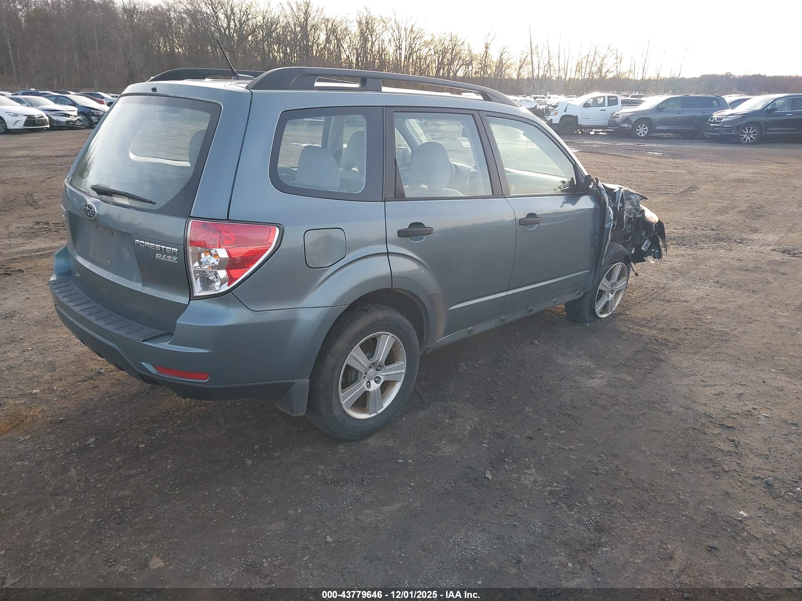 SUBARU FORESTER image 4