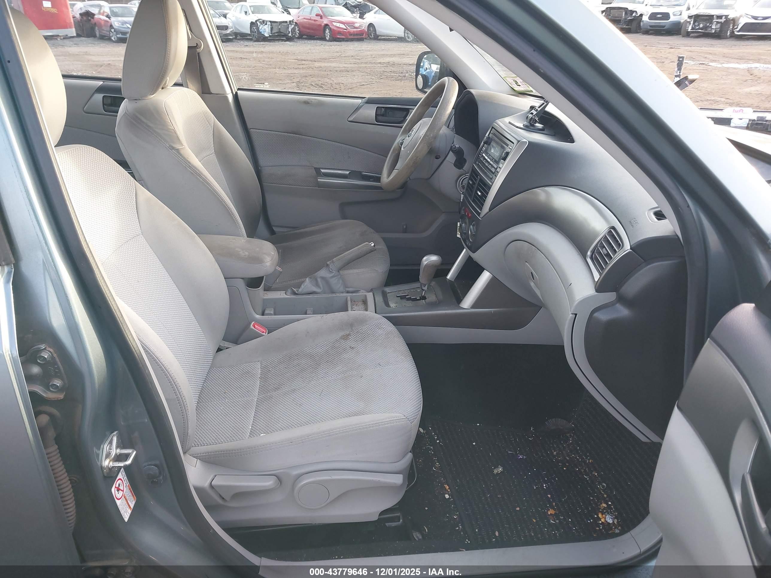 SUBARU FORESTER image 5