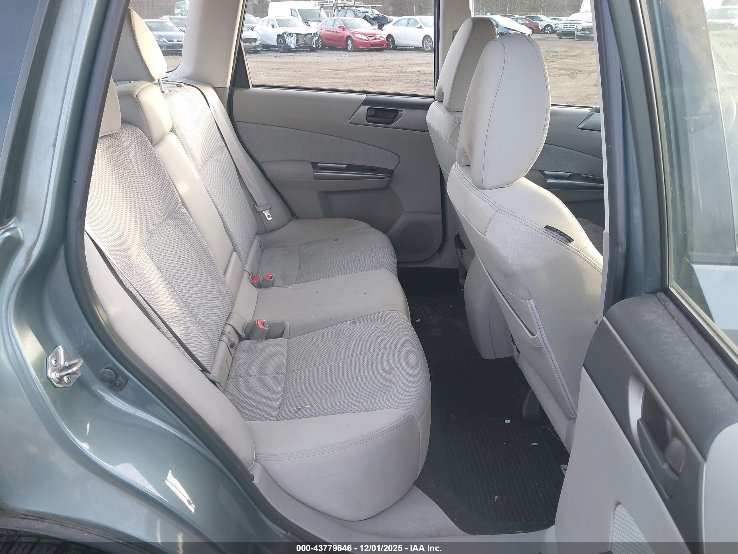 SUBARU FORESTER image 8