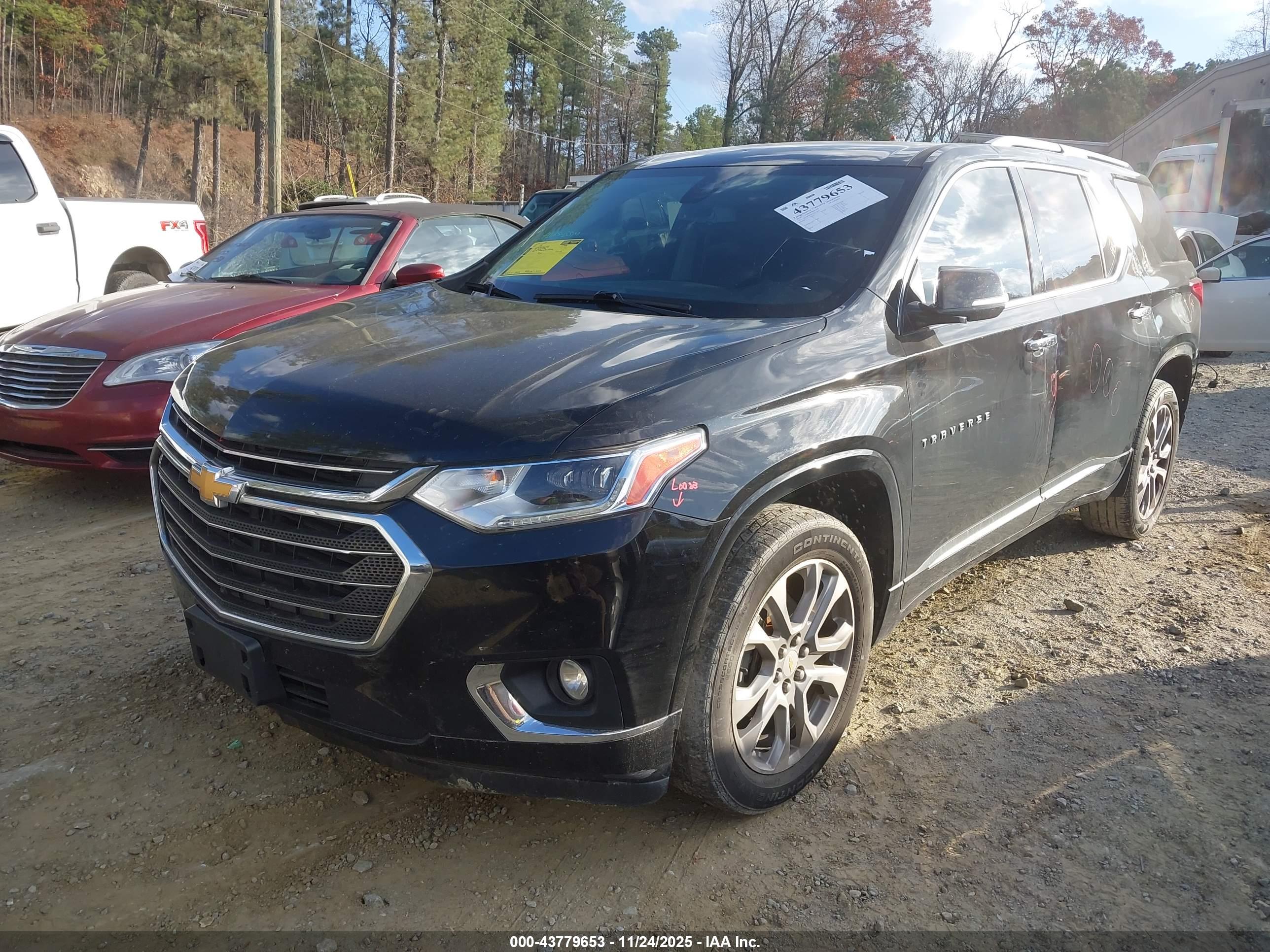 CHEVROLET TRAVERSE image 2