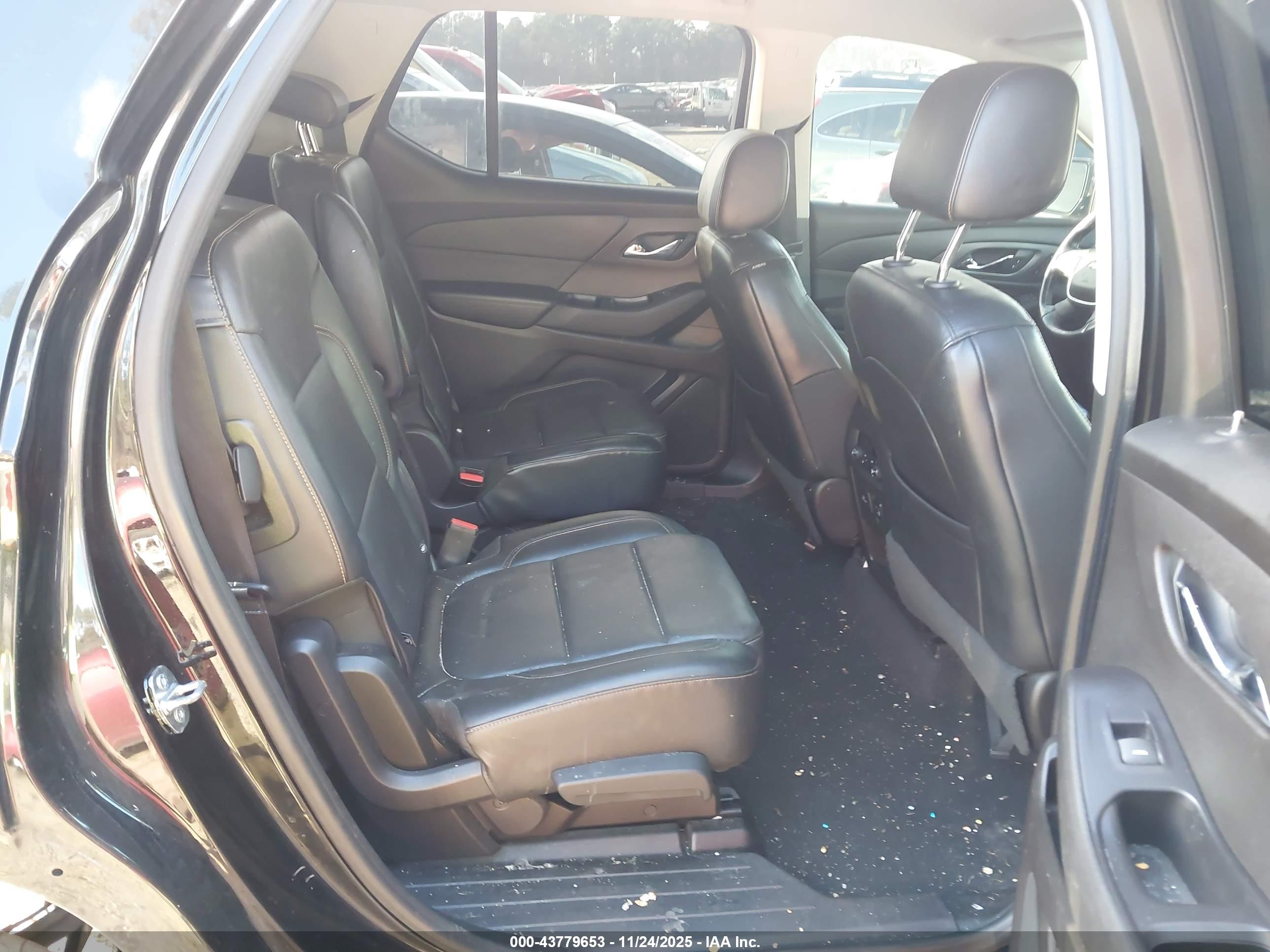 CHEVROLET TRAVERSE image 8