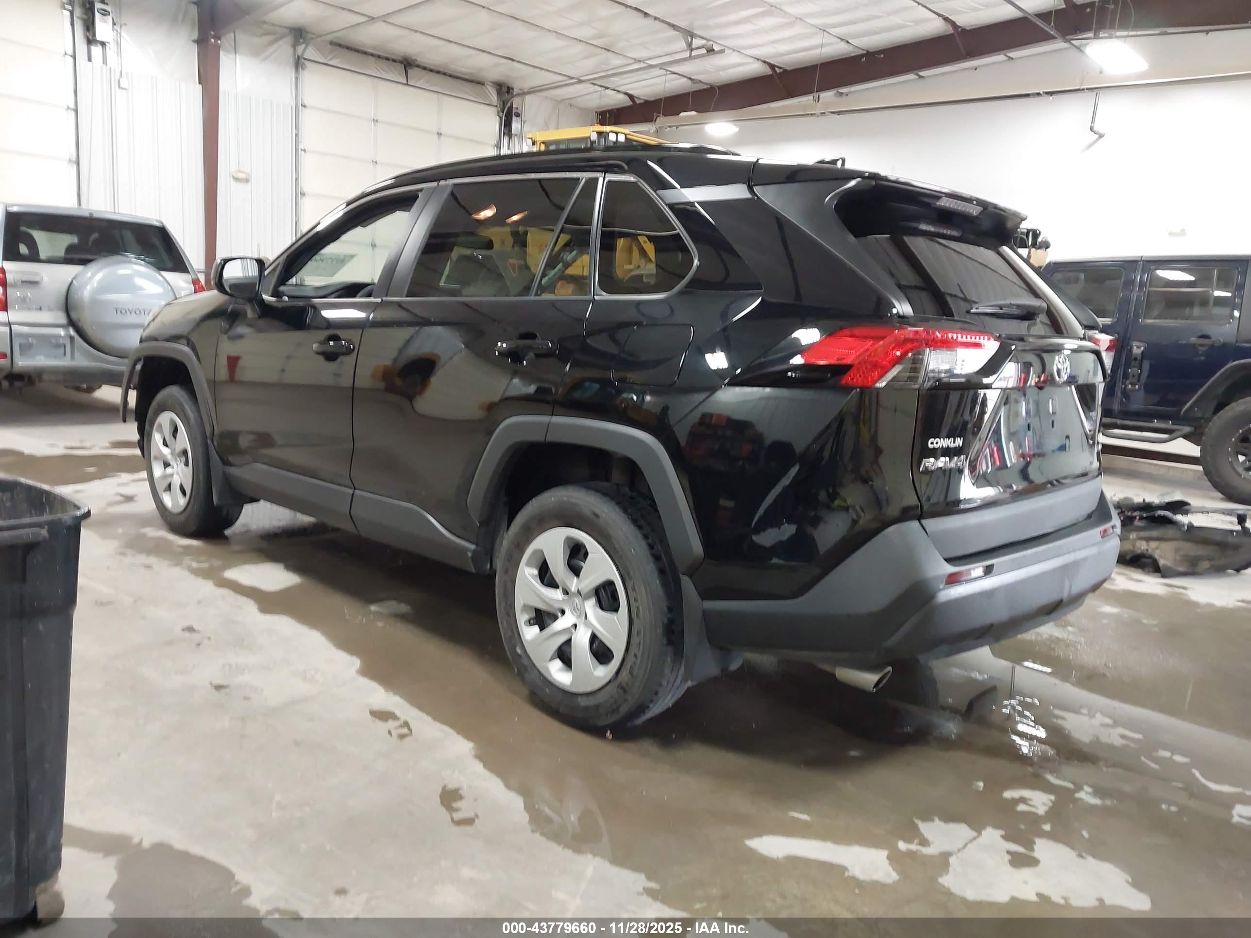 TOYOTA RAV4 image 3