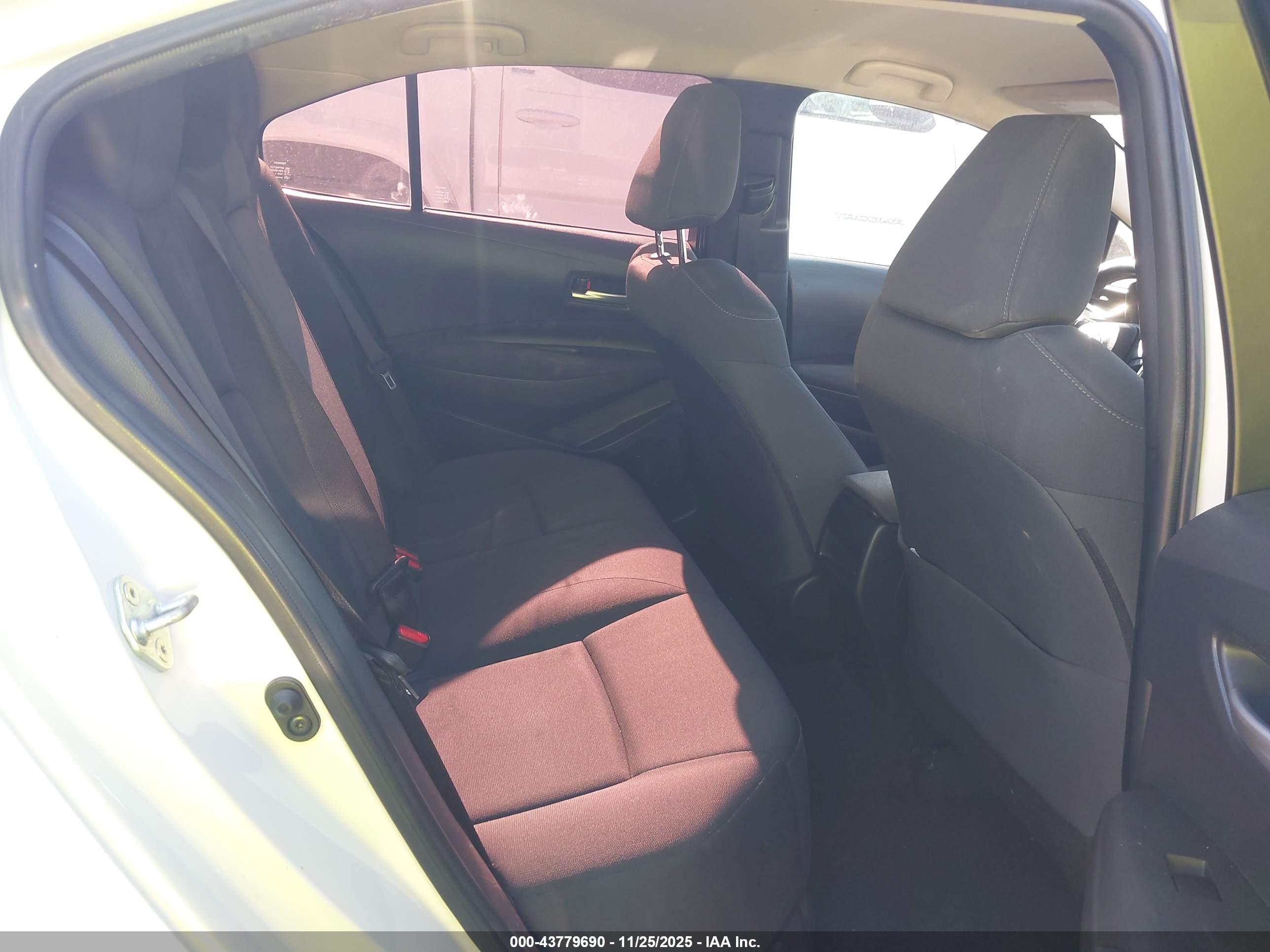 TOYOTA COROLLA image 8