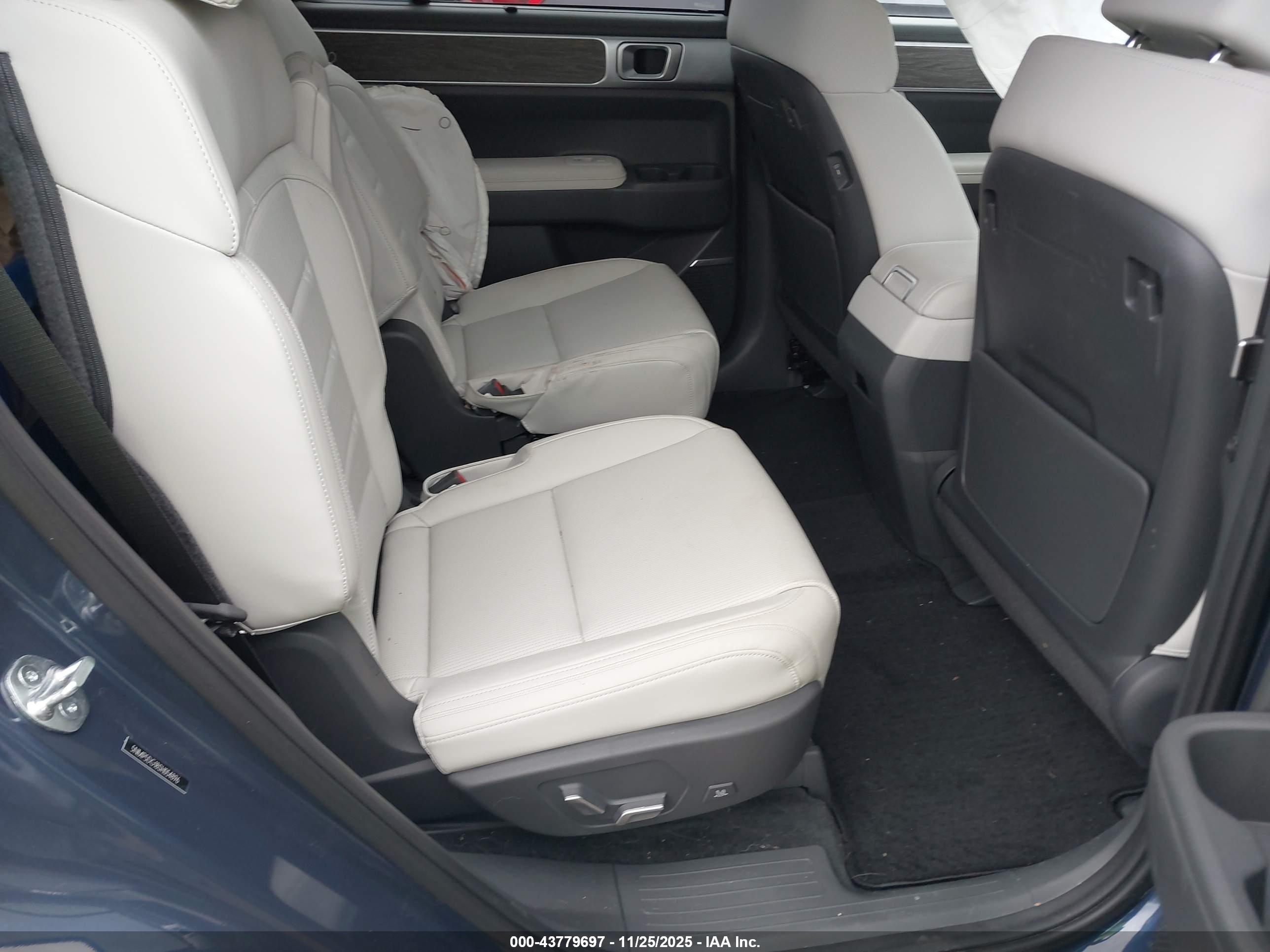 HYUNDAI SANTA image 8