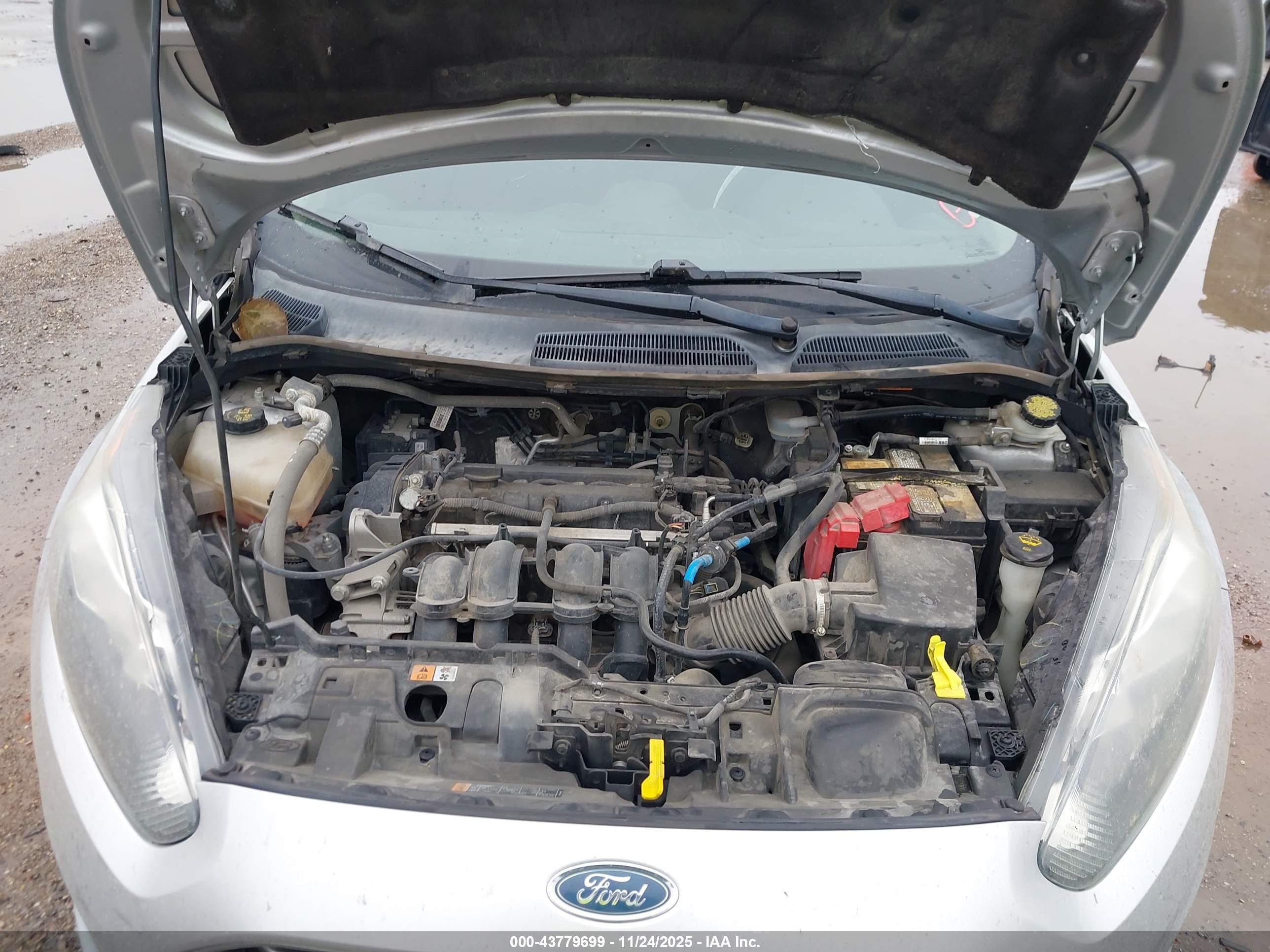 FORD FIESTA image 10