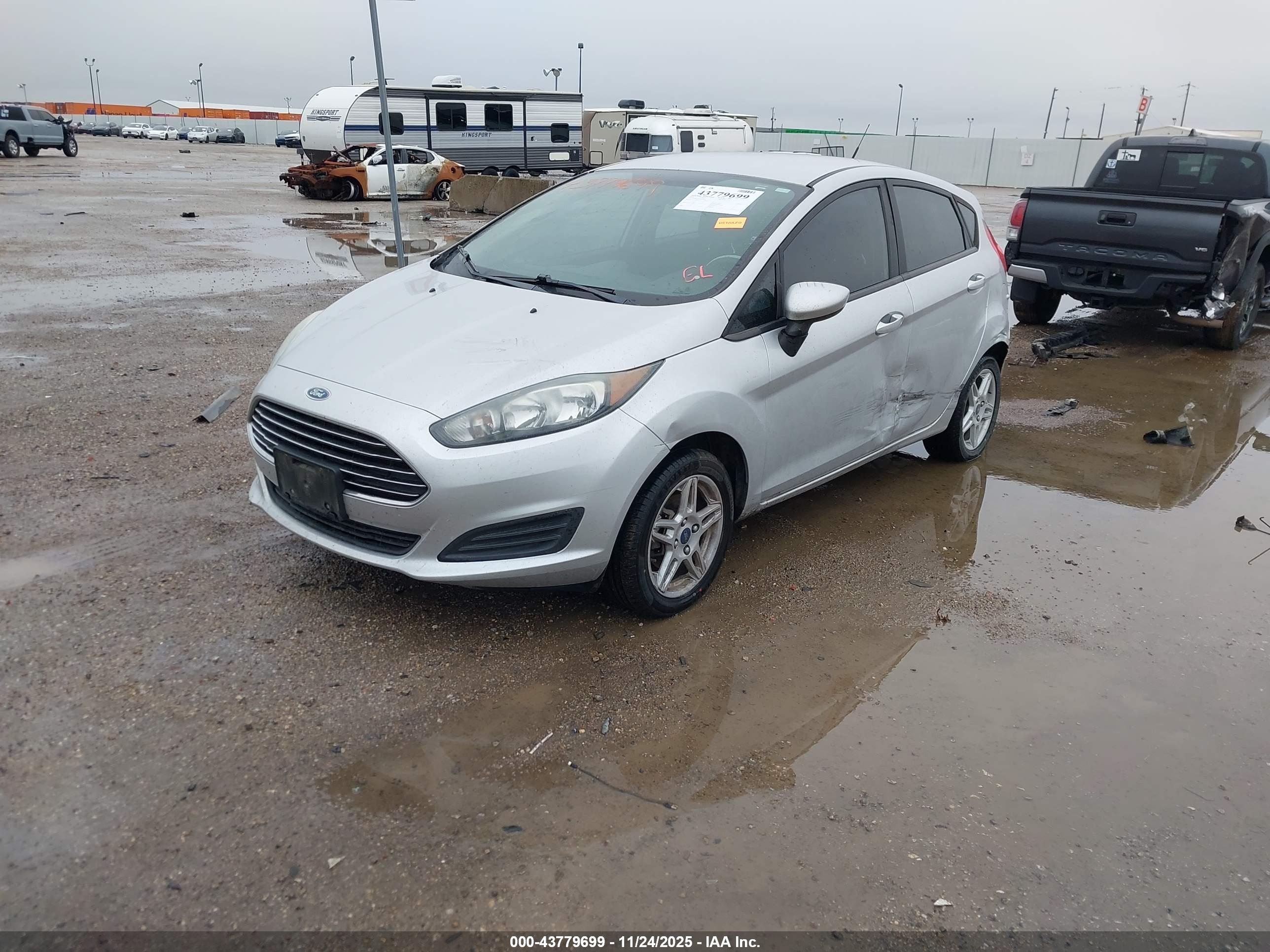 FORD FIESTA image 2