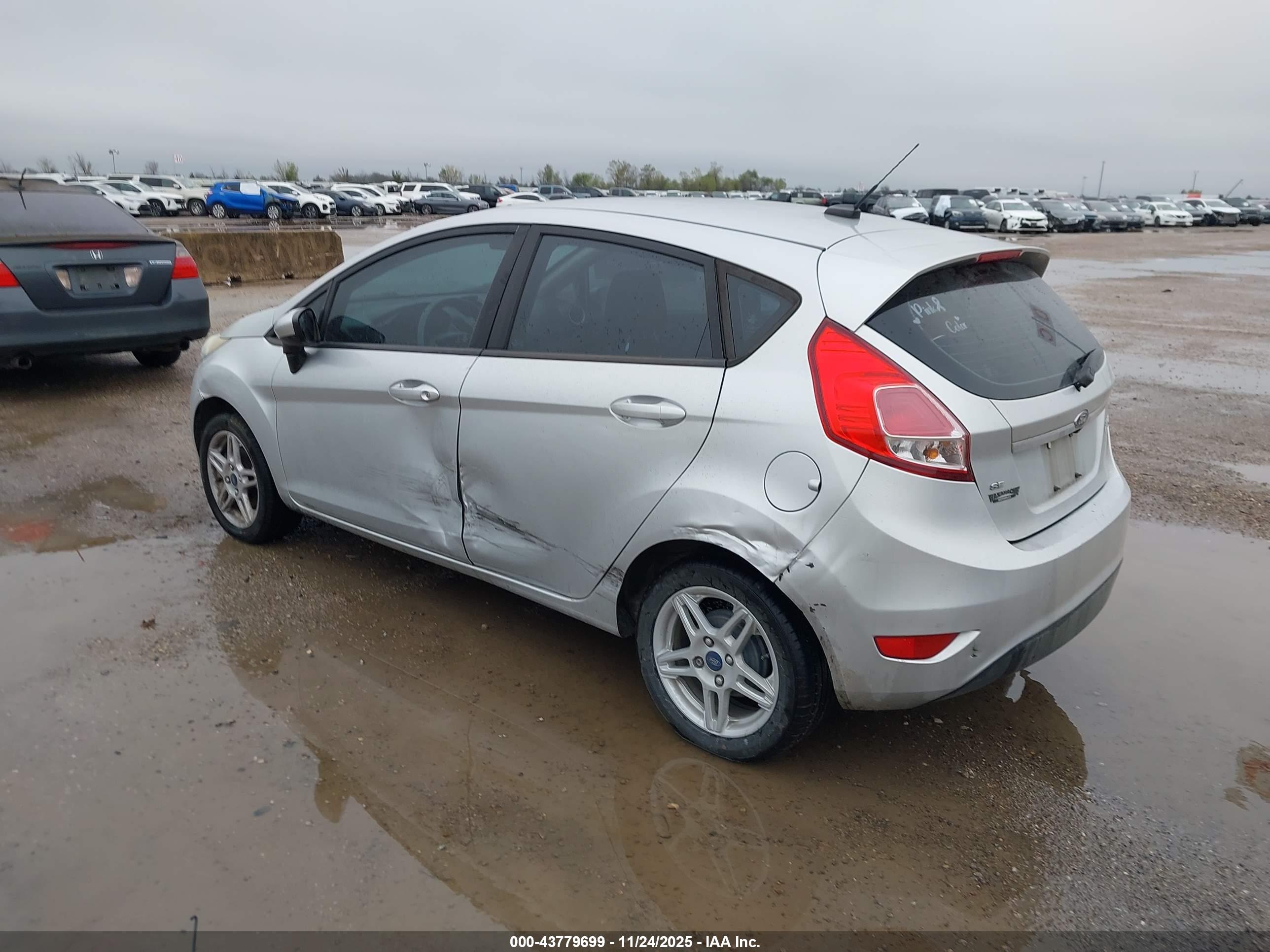 FORD FIESTA image 3